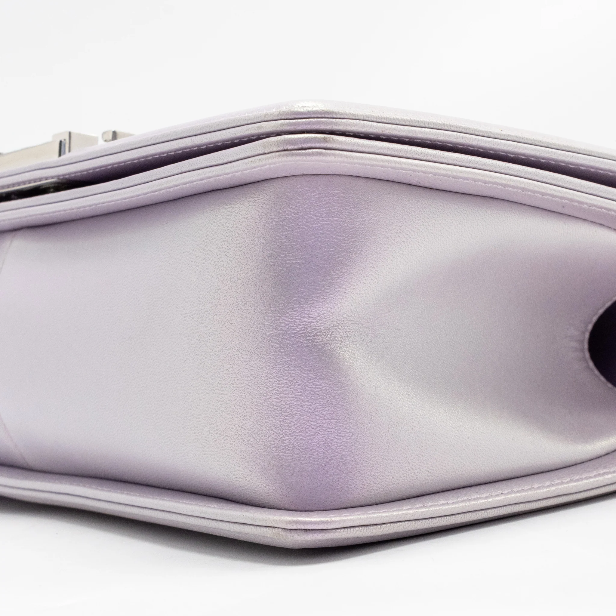 Chanel medium boy bag chevron Lambskin iridescent lilac SHW - Image 8
