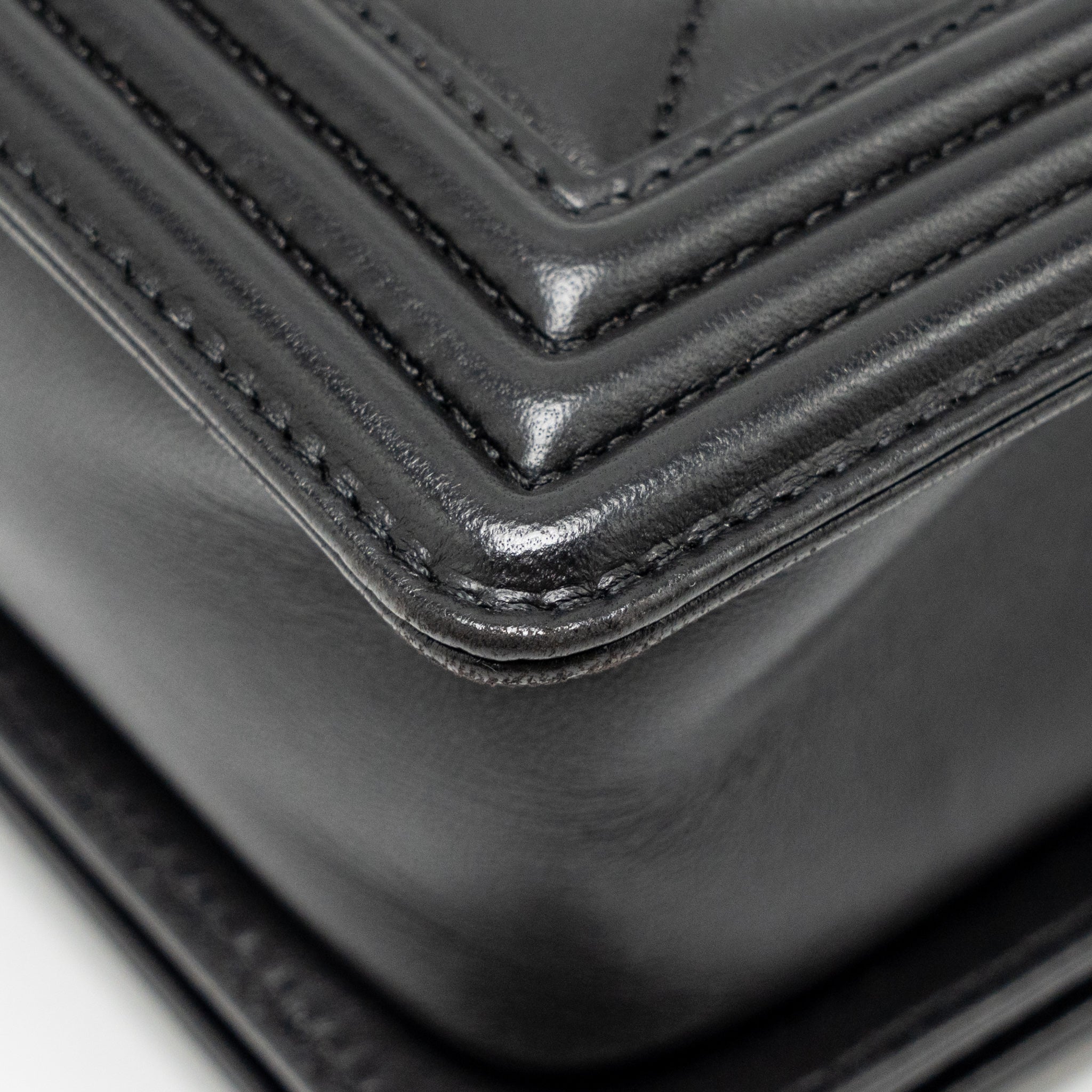 Chanel Medium Boy Bag lambskin black GHW - Image 11