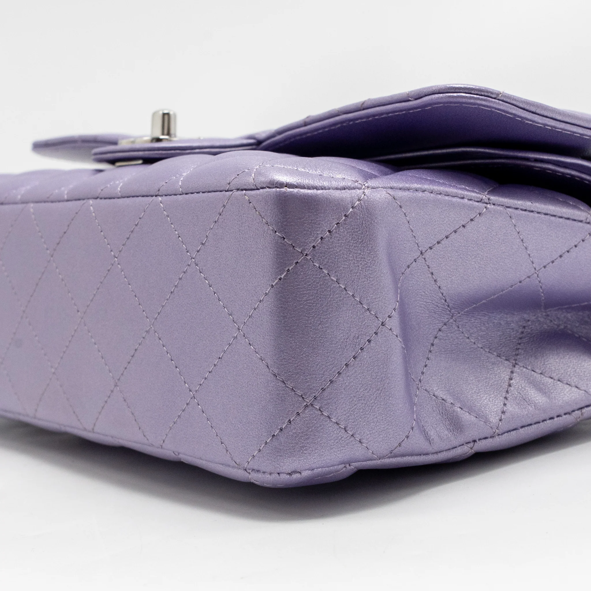 Chanel Medium Classic Double Flap Bag Lambskin IRIDESCENT Purple SHW (Microchip) - Image 8