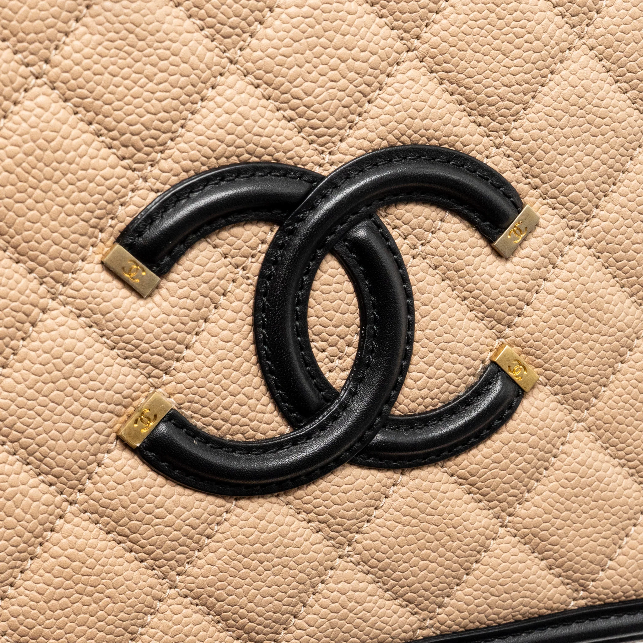 Chanel medium filigree vanity case caviar beige/black GHW - Image 13