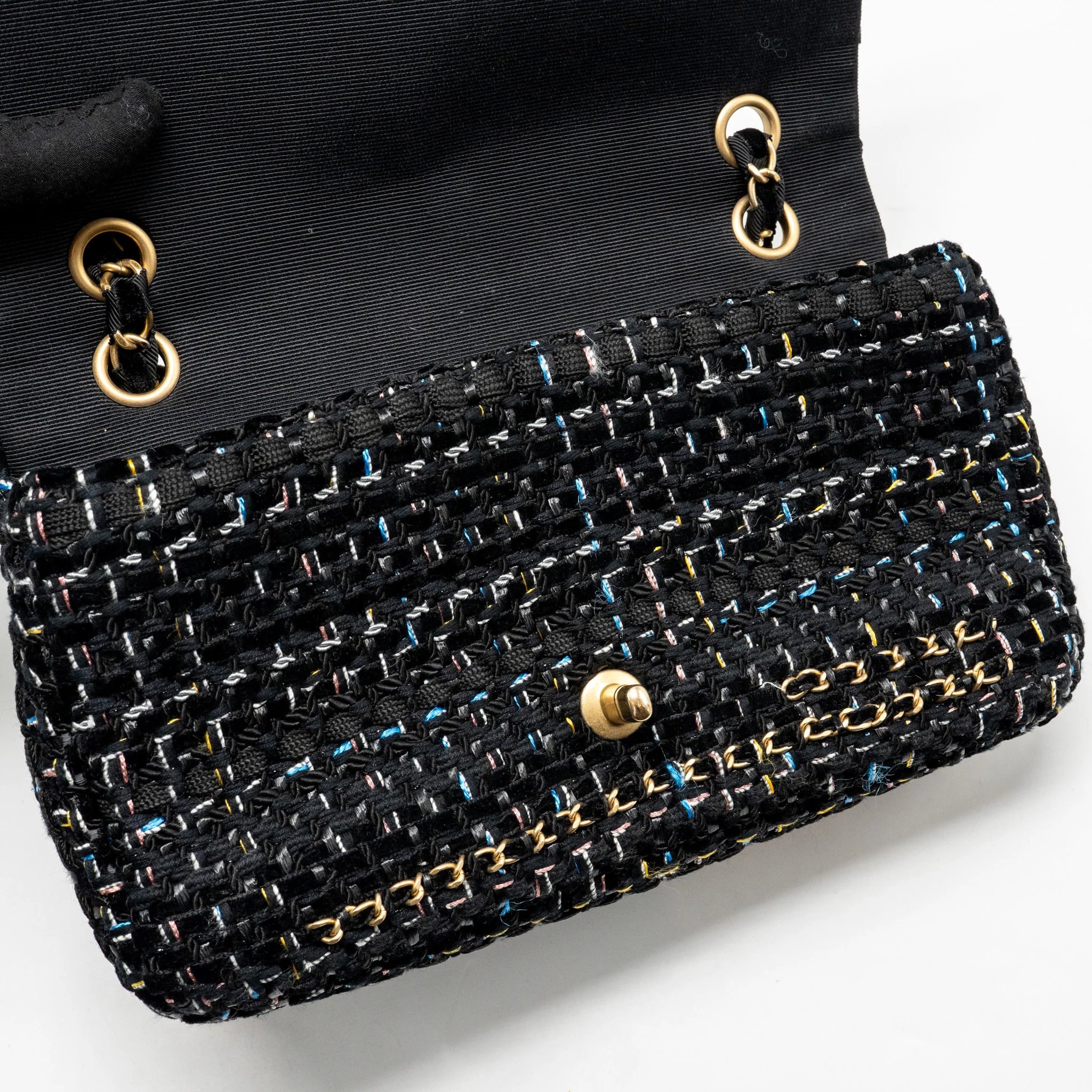 Chanel Medium Single flap bag tweed black GHW - Image 13