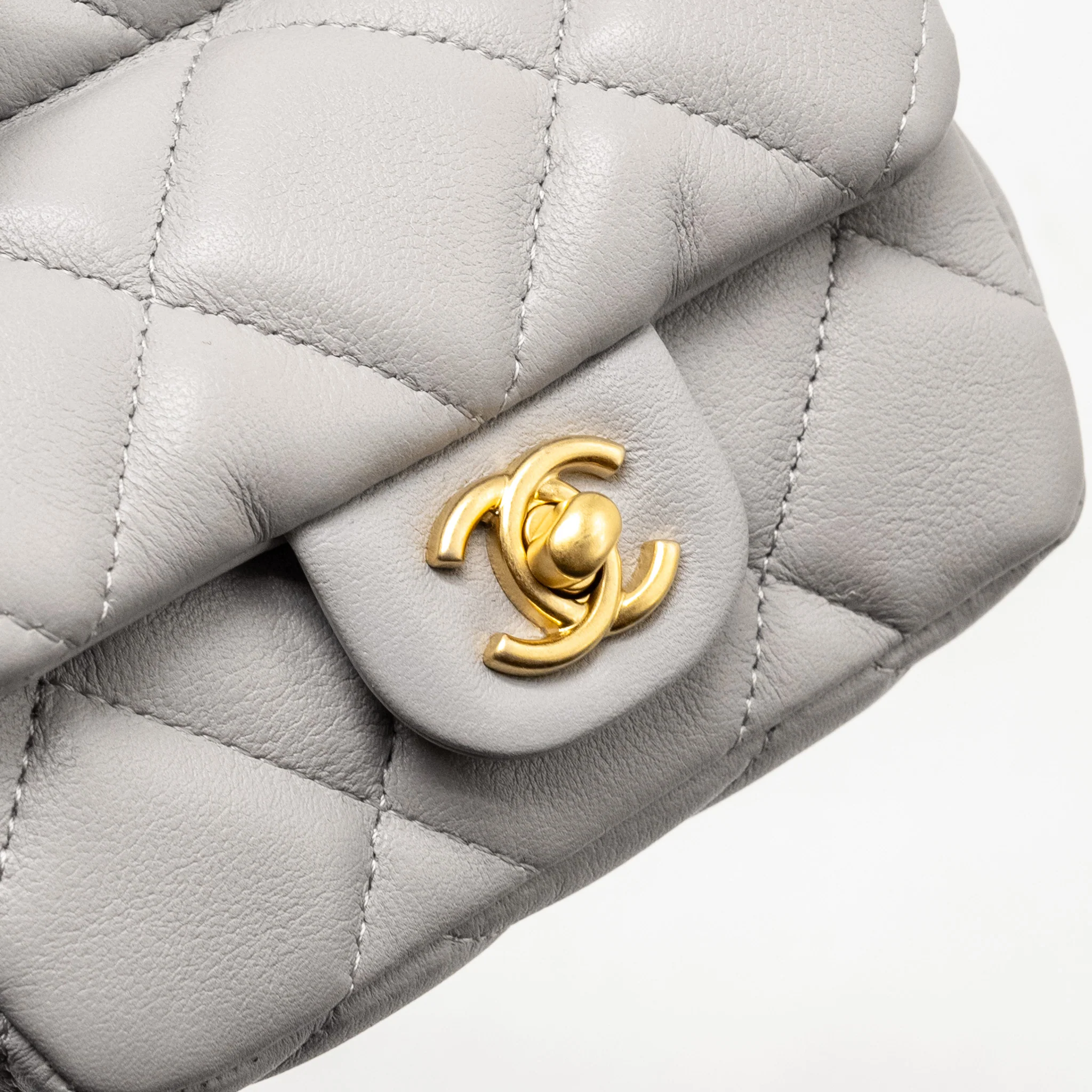 Chanel Mini Quilted Flap Card Holder with chain Lambskin Grey GHW - Image 10