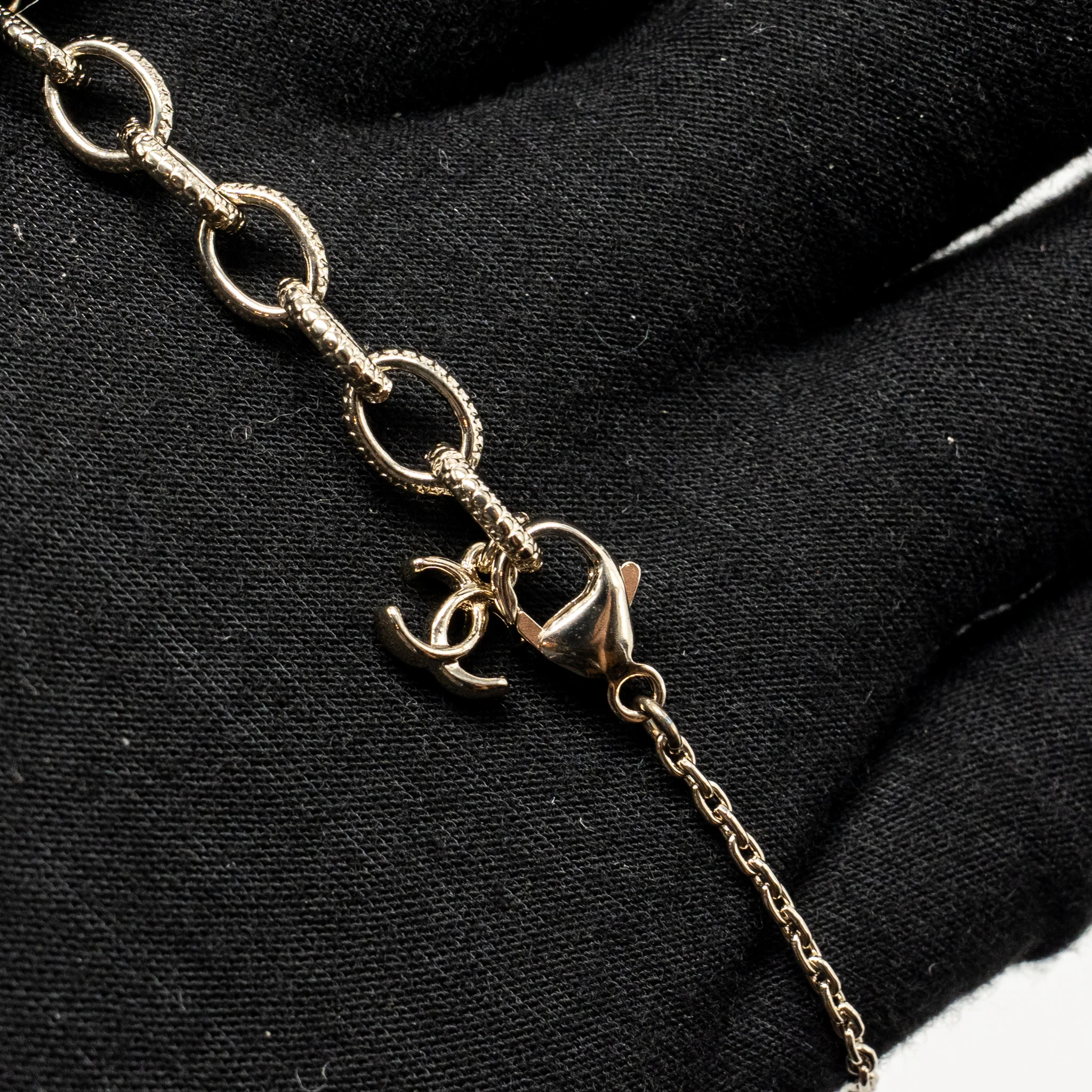 Chanel 21A CC Heart Necklace Crystal Black/White Light Gold Tone - Image 6