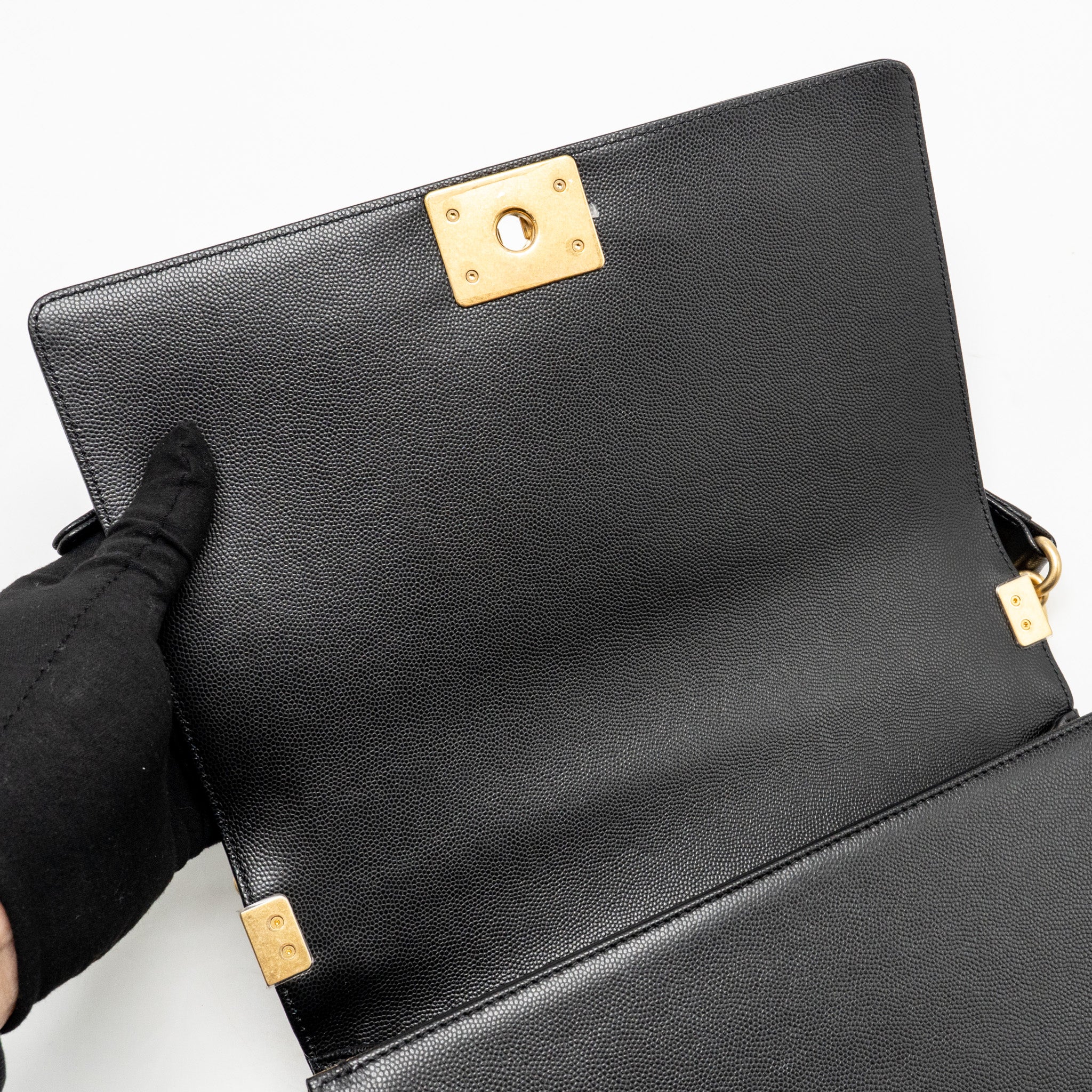 Chanel New Medium boy bag Caviar Black GHW (Microchip) - Image 15