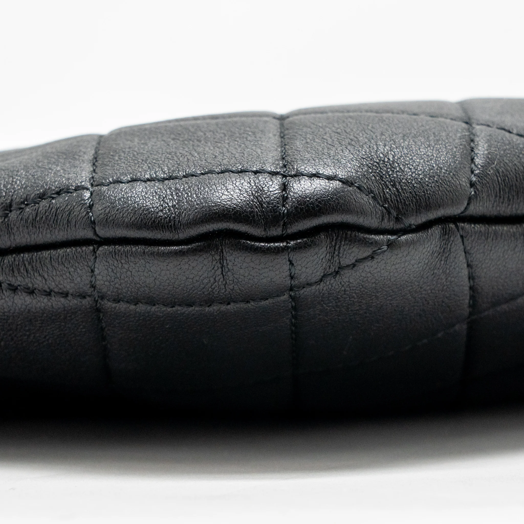 Chanel Pearl Crown Handle Clutch Lambskin Black GHW (Microchip) - Image 7