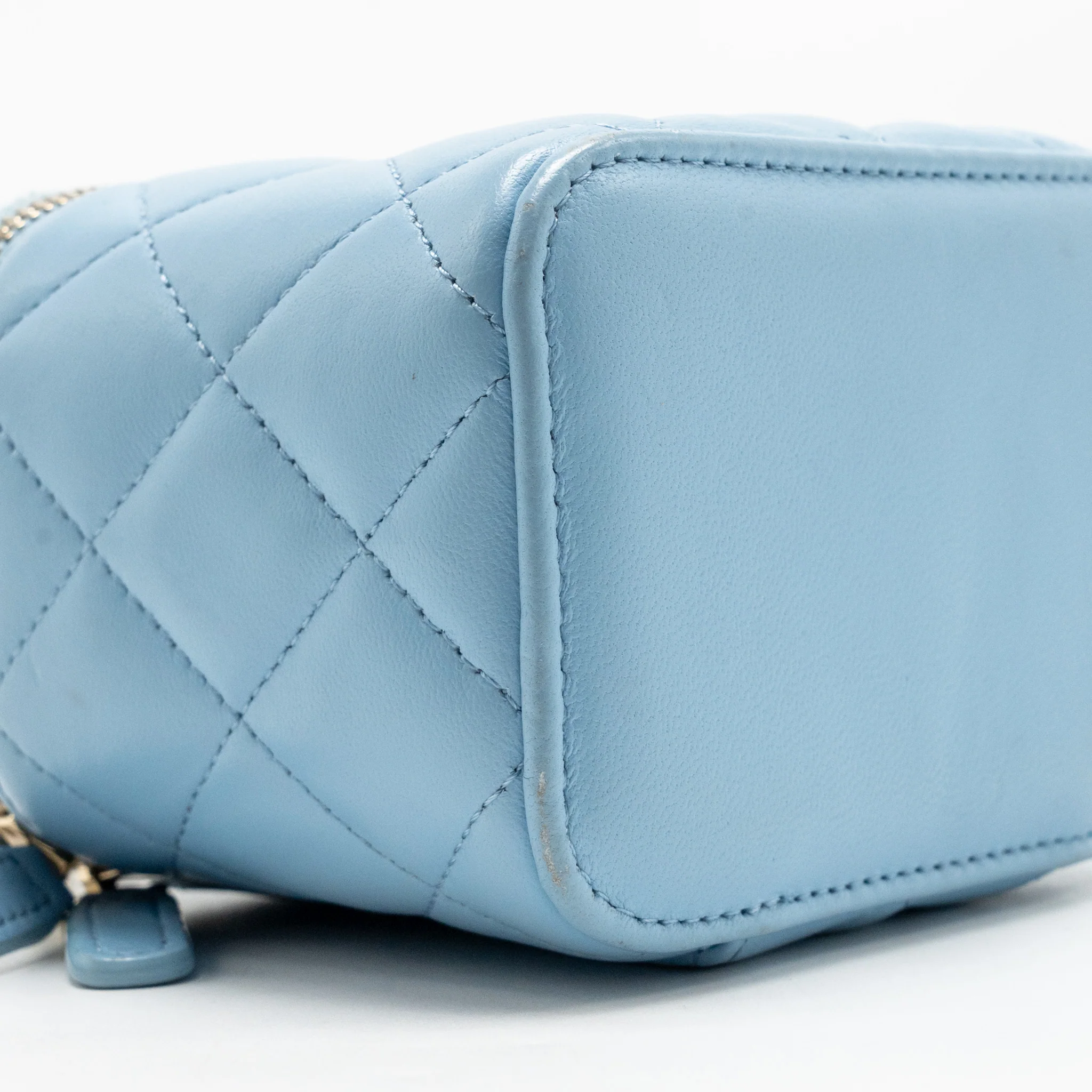 Chanel pearl crush mini vanity case with chain lambskin blue GHW - Image 7