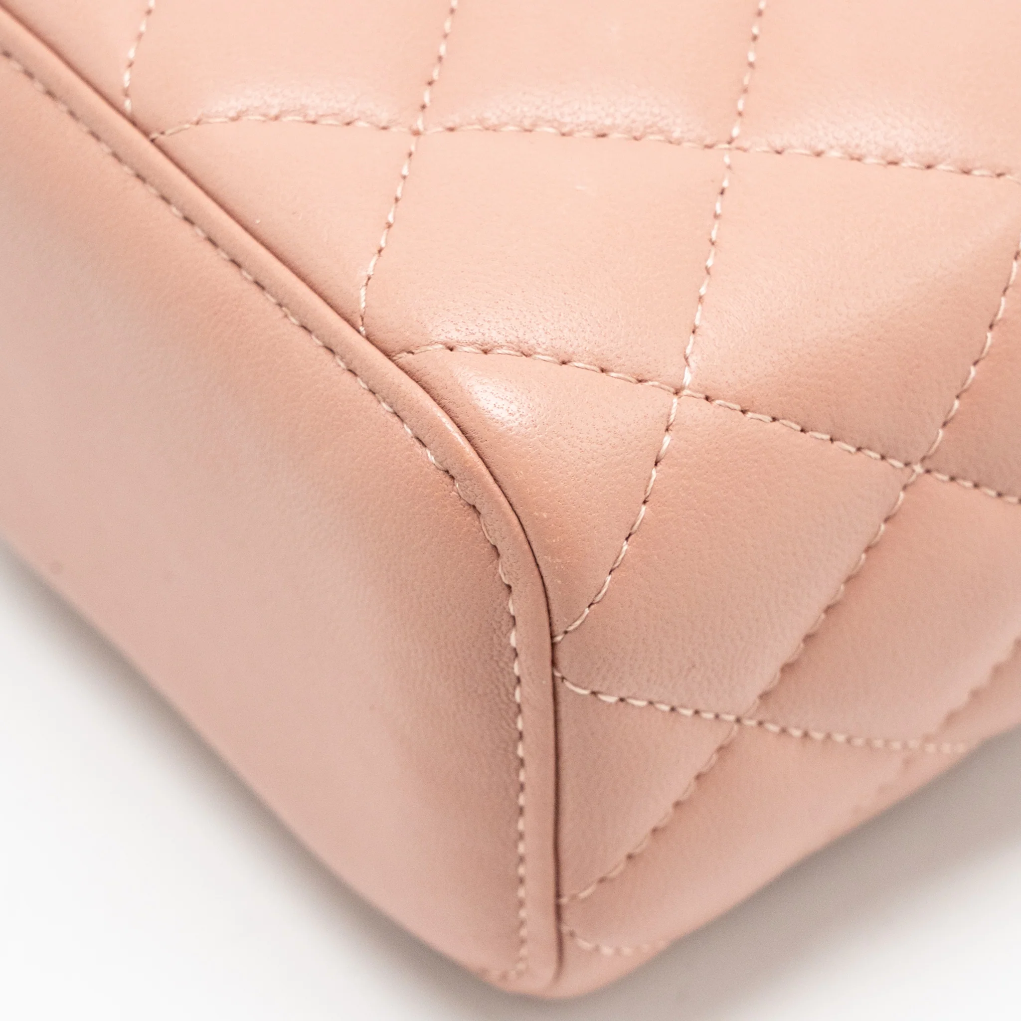 Chanel pearl crush mini vanity with chain lambskin pink GHW - Image 10