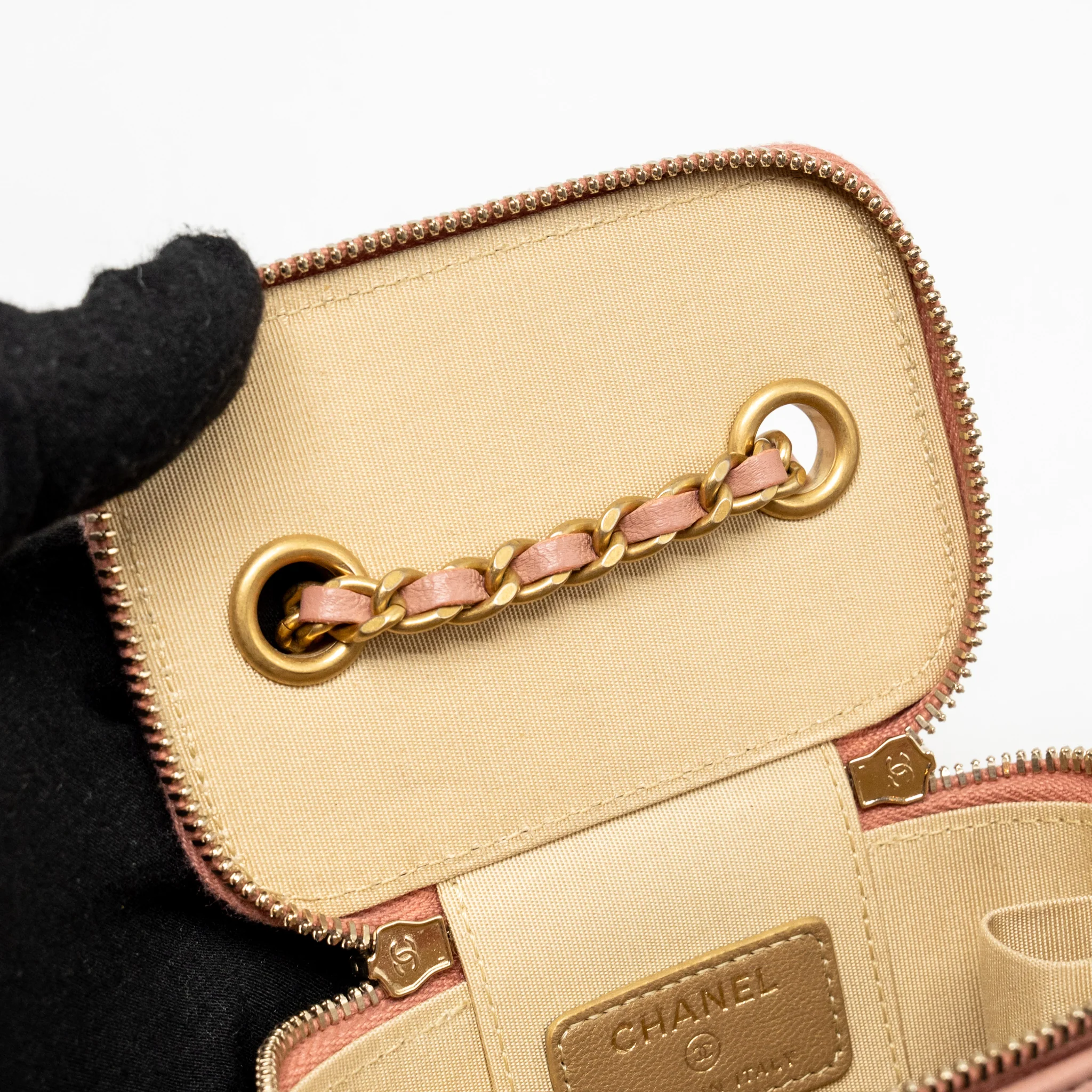 Chanel pearl crush mini vanity with chain lambskin pink GHW - Image 14