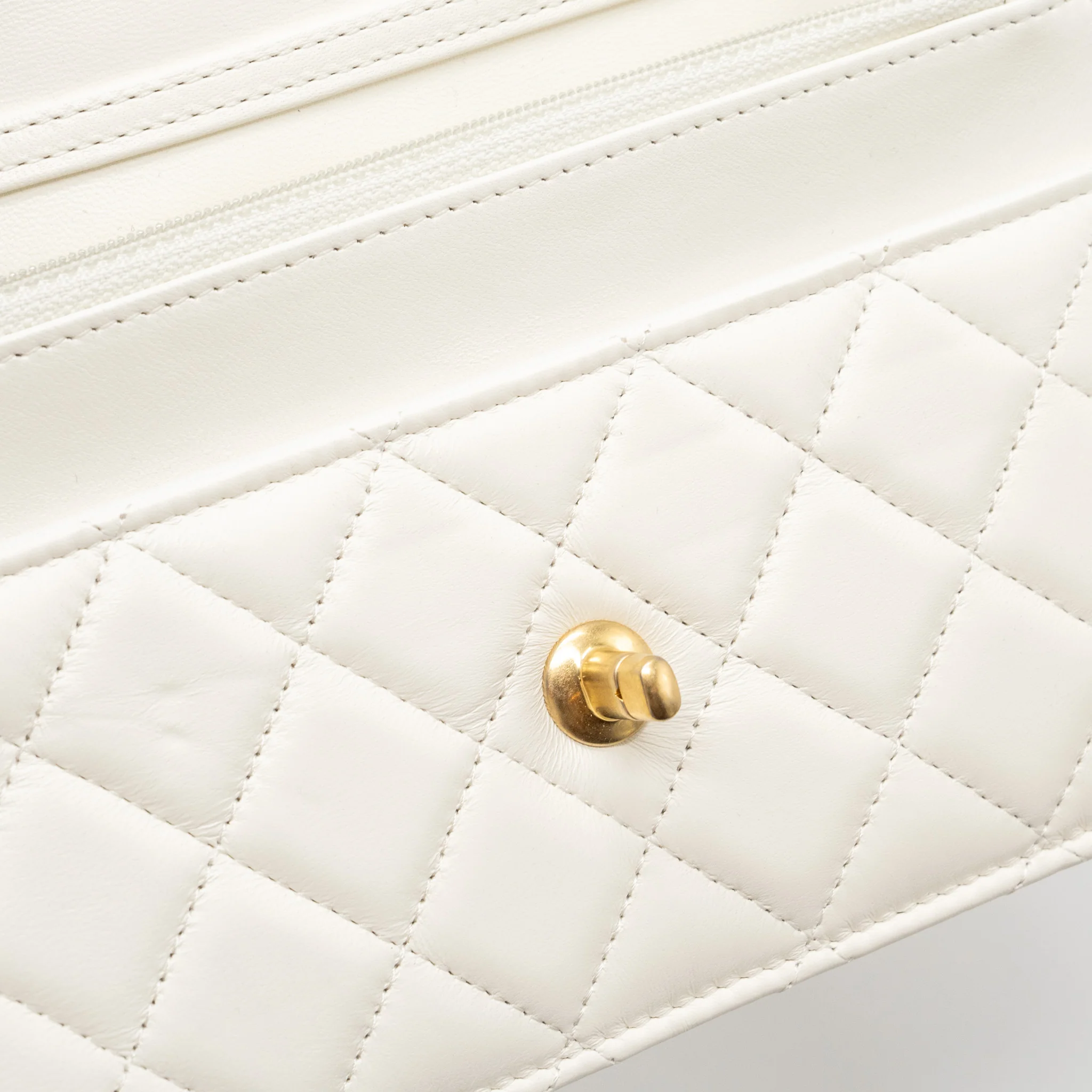 Chanel pearl crush wallet on chain lambskin White GHW (microchip) - Image 10