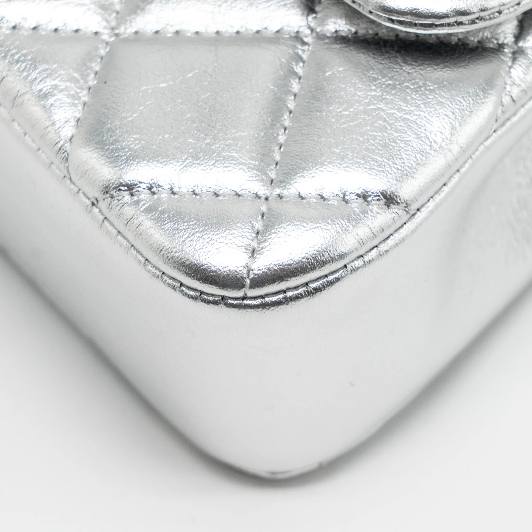 Chanel 25s O-phone Holder with Chain Calfskin Silver SHW(microchip) - Image 9