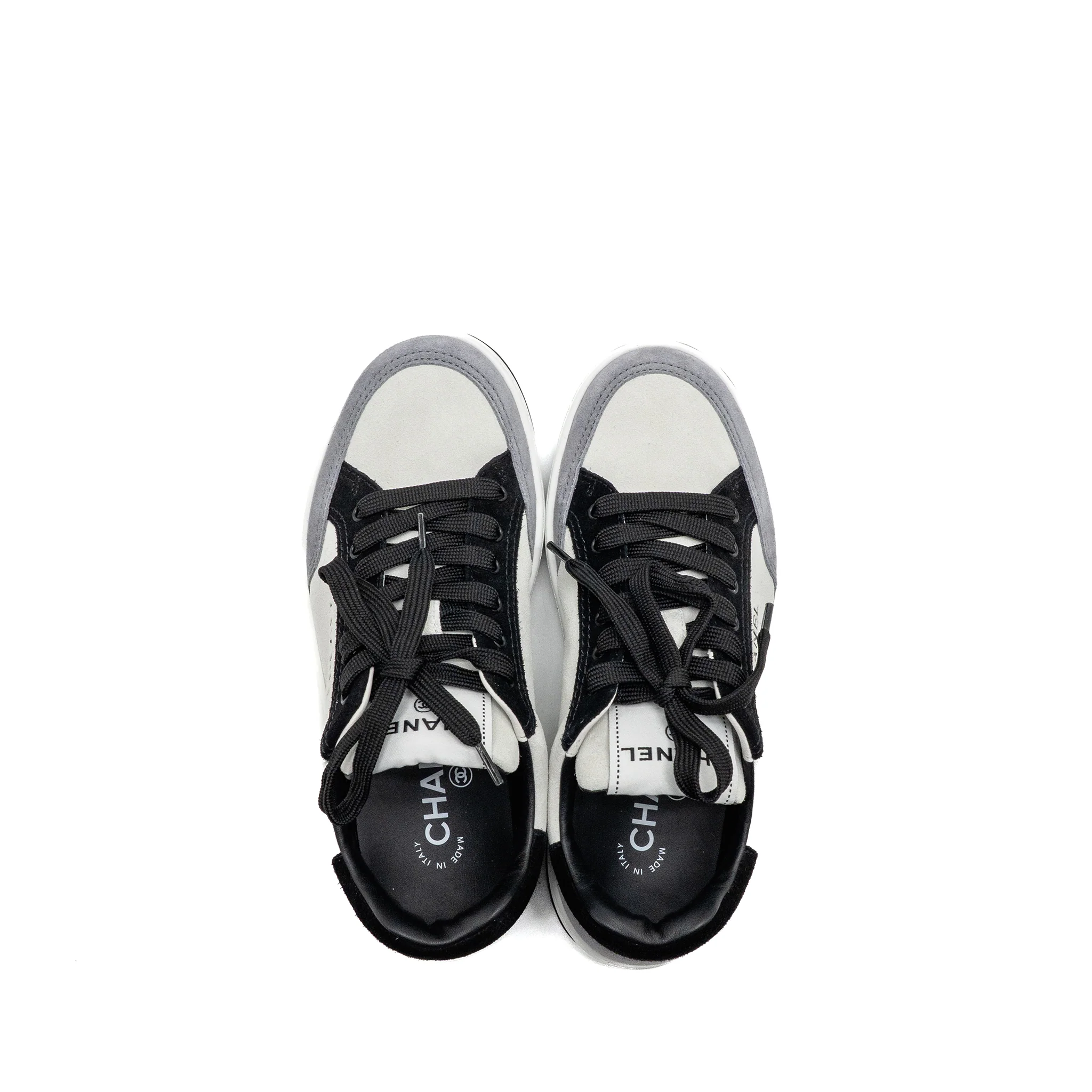 Chanel size 35.5 Low top sneaker Suede Grey - Image 2