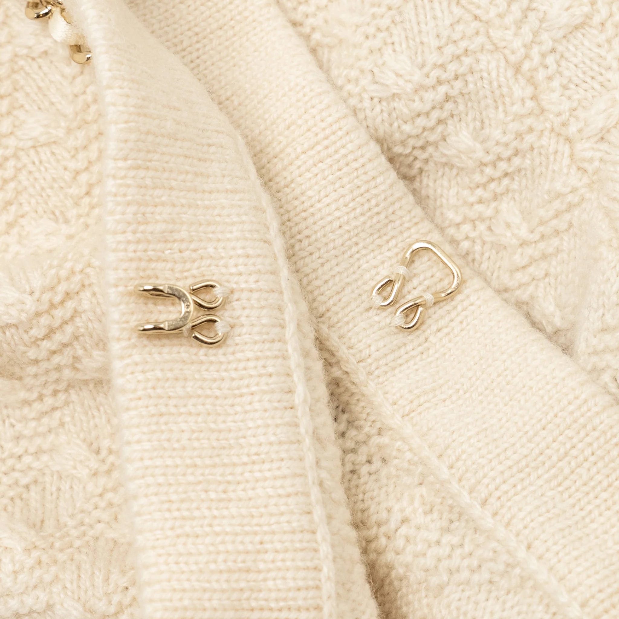 Chanel size 36 23B leather chain cashmere cardigan cream - Image 3