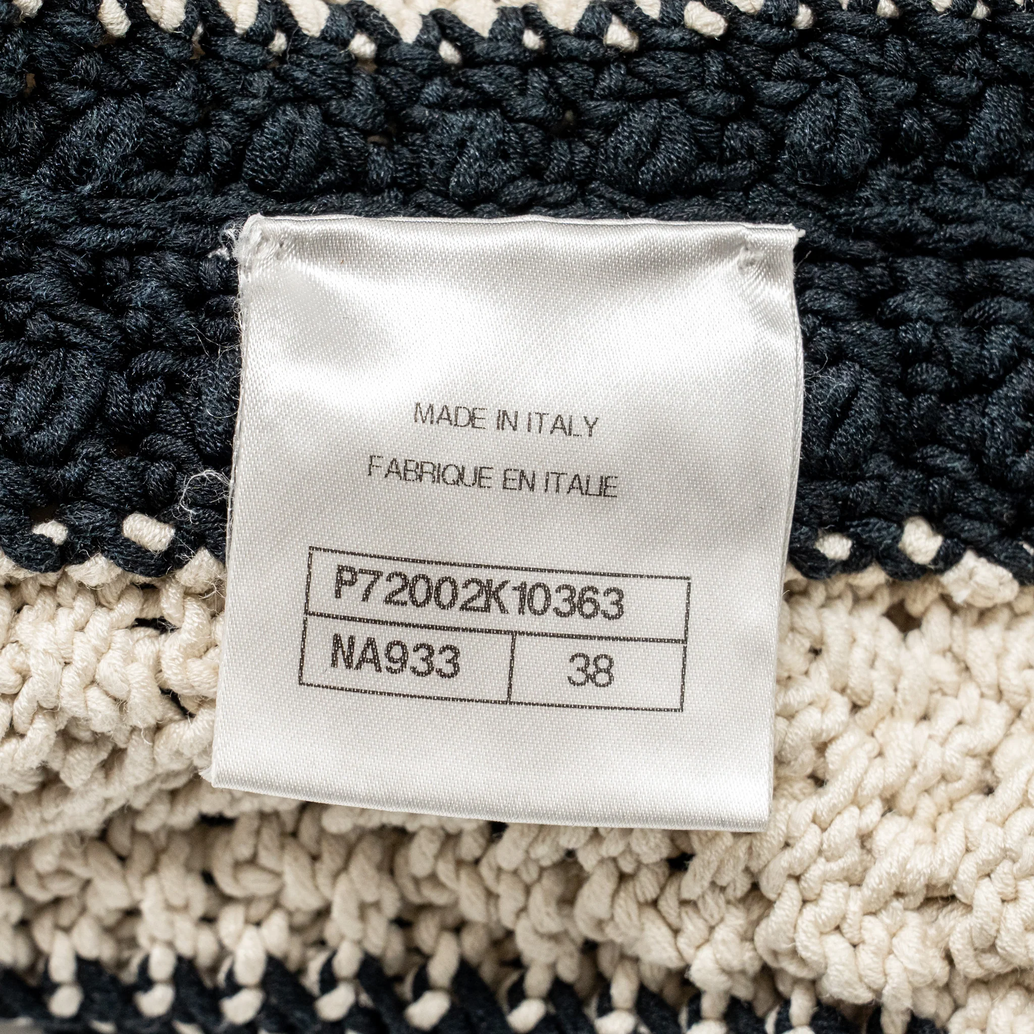 Chanel size 38 22C black and white knitted cardigan - Image 7