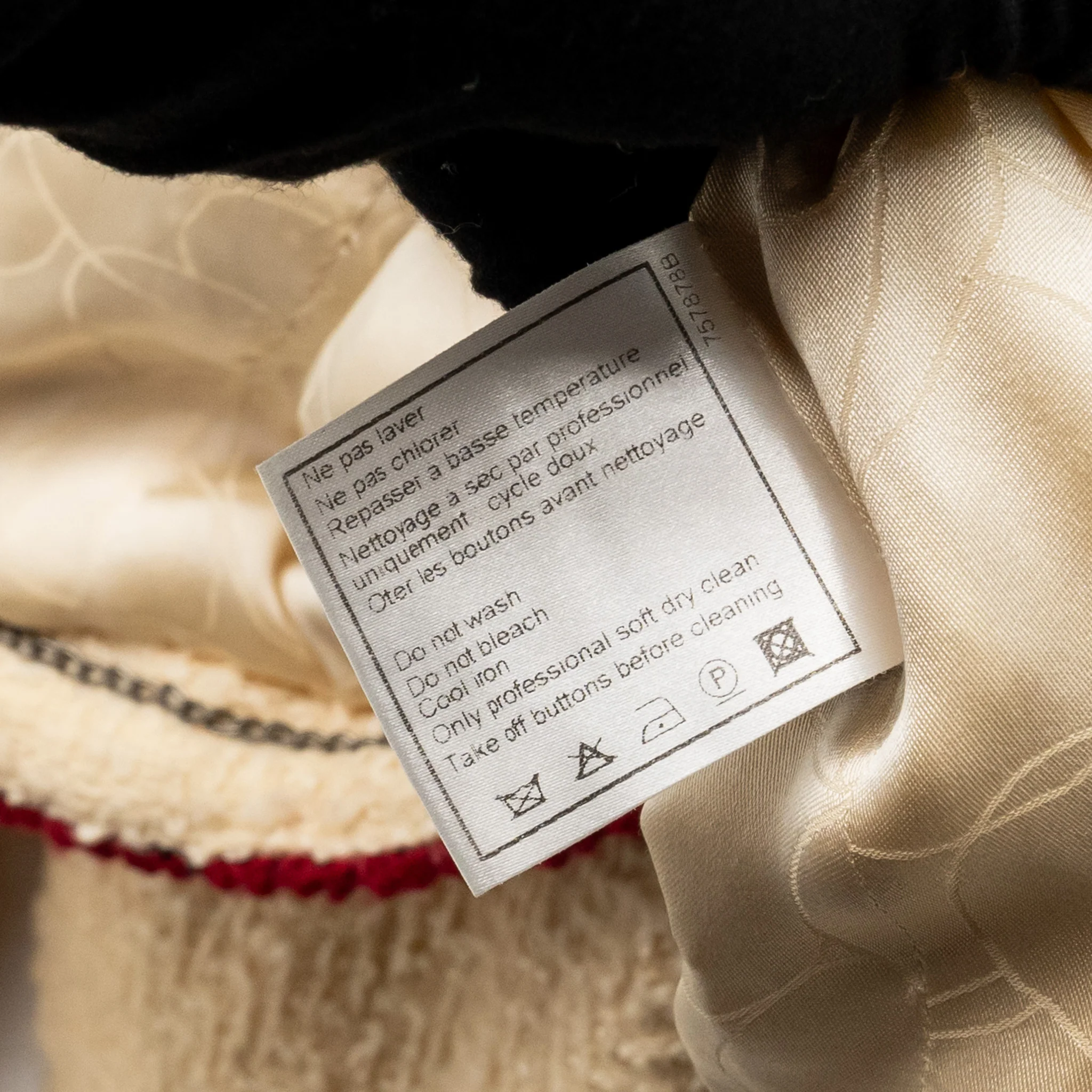 Chanel size 48 tweed jacket cream/red/blue - Image 10