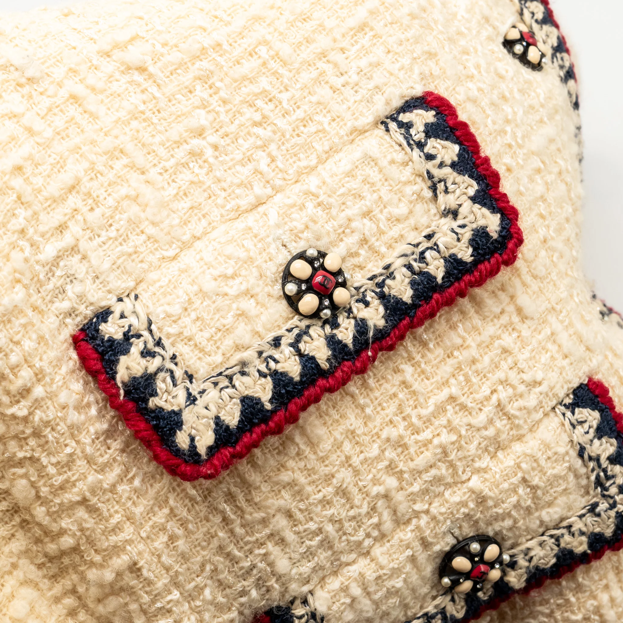 Chanel size 48 tweed jacket cream/red/blue - Image 5