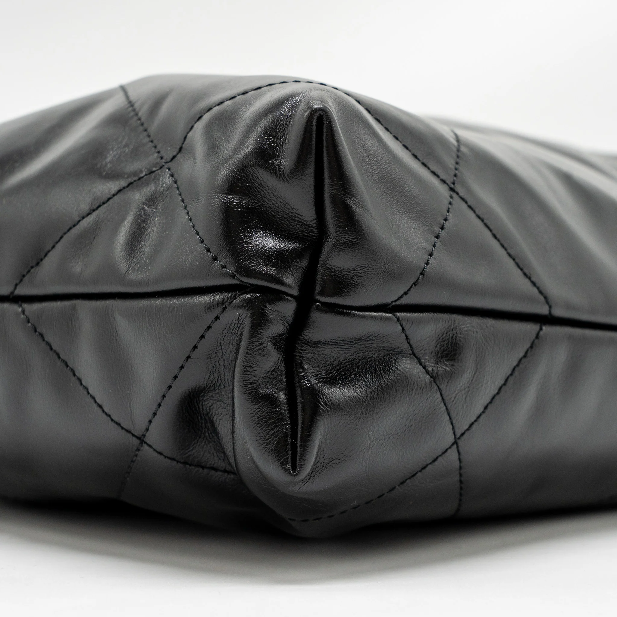 Chanel Small 22Bag Shiny Calfskin BLACK GHW (Microchip) - Image 6
