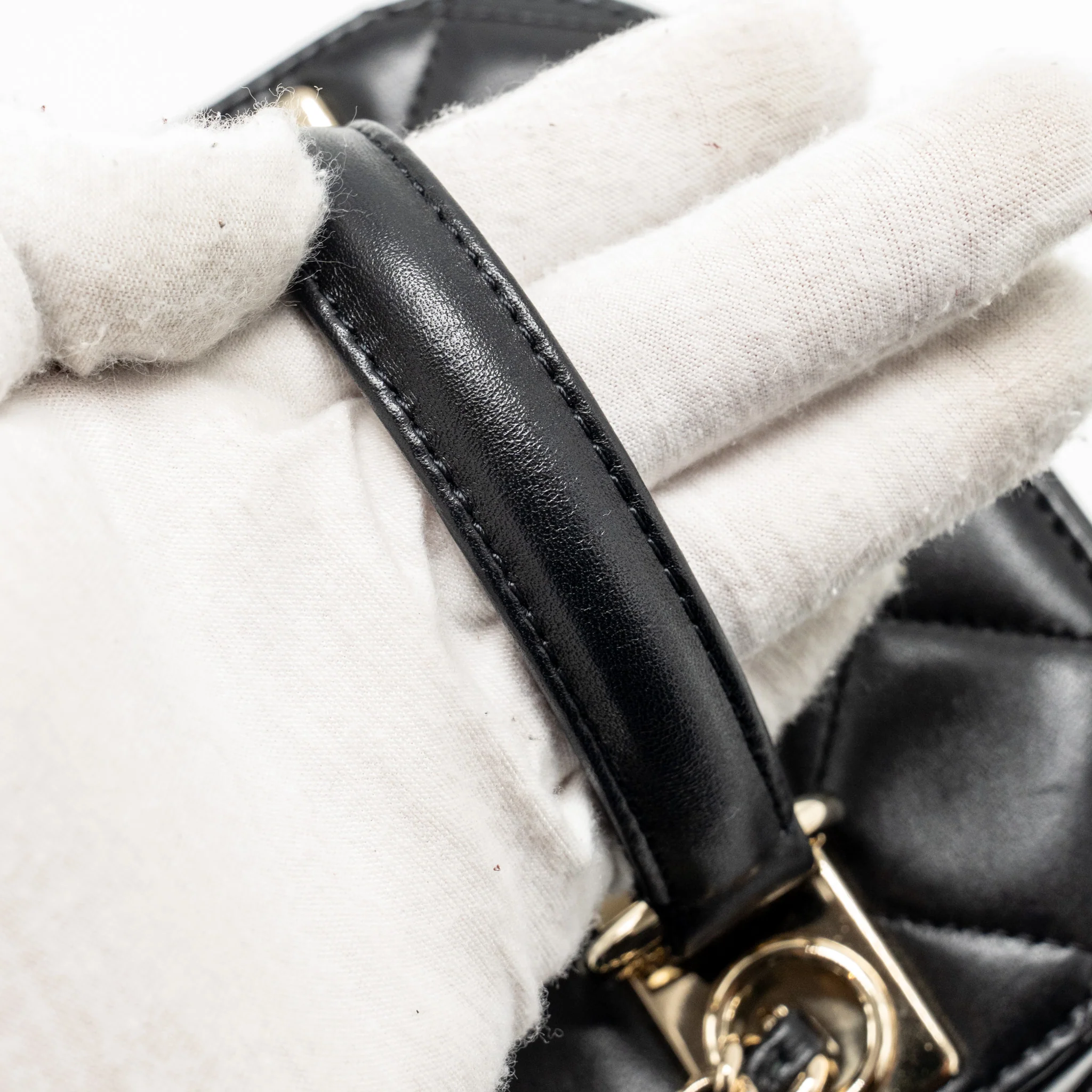 Chanel Trendy CC Round Vanity Case Crossbody Bag Lambskin Black LGHW - Image 12