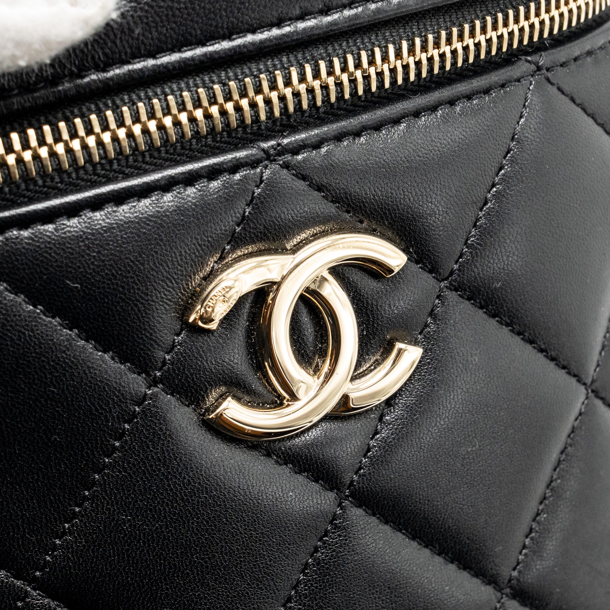 Chanel Trendy CC Round Vanity Case Crossbody Bag Lambskin Black LGHW - Image 14