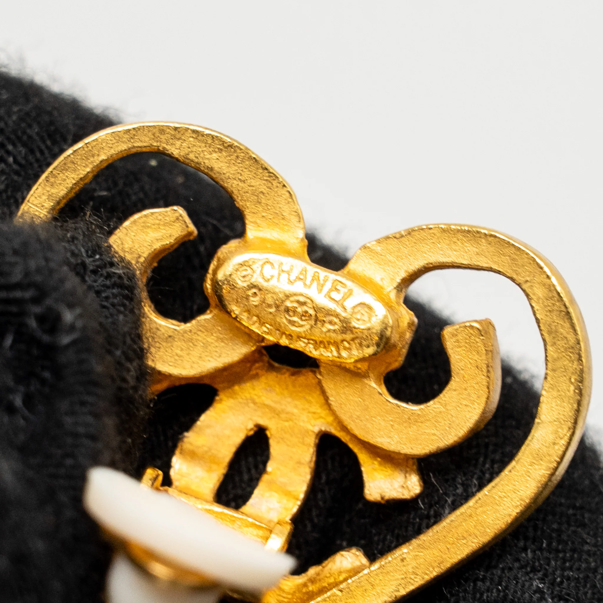 Chanel Vintage Heart Shape CC Logo Ear Clips Gold Tone - Image 5