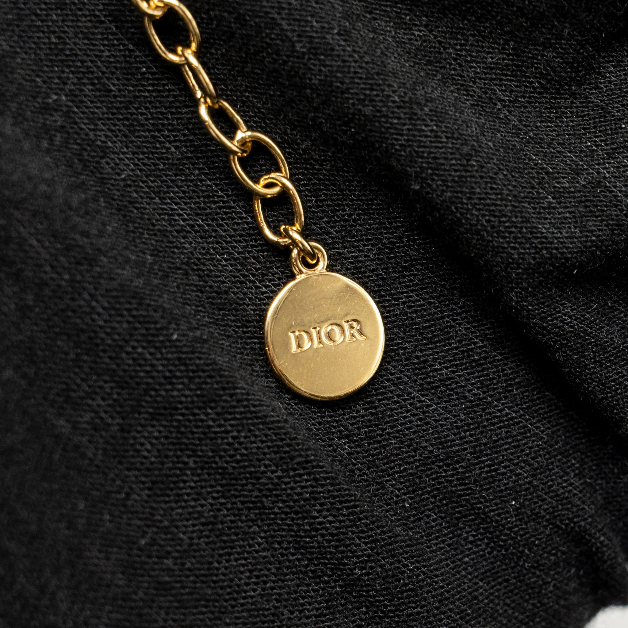 Dior 30 Montaigne Bracelet white resin pearls gold tone - Image 3
