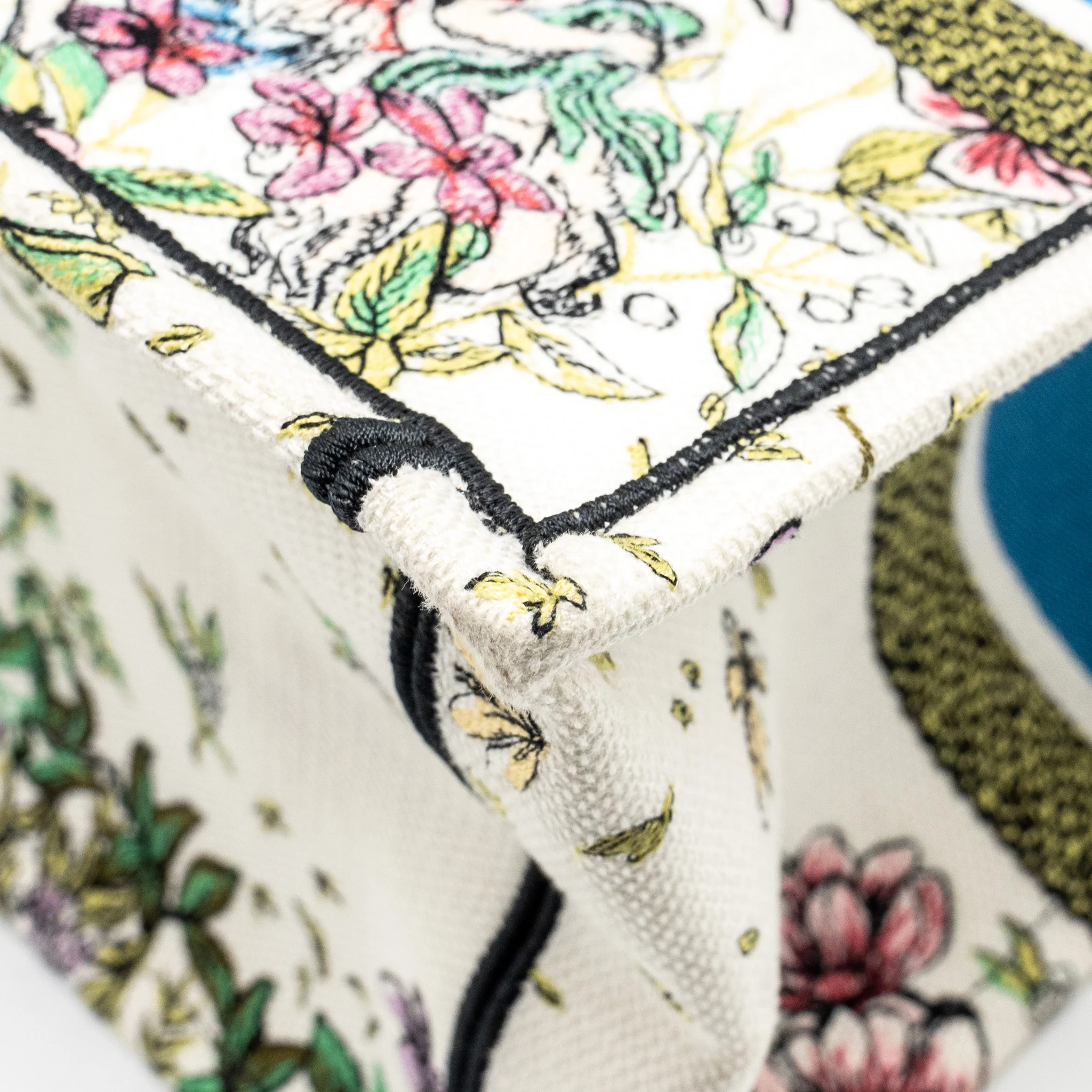 Dior Medium book tote limited canvas multicolour - Image 11