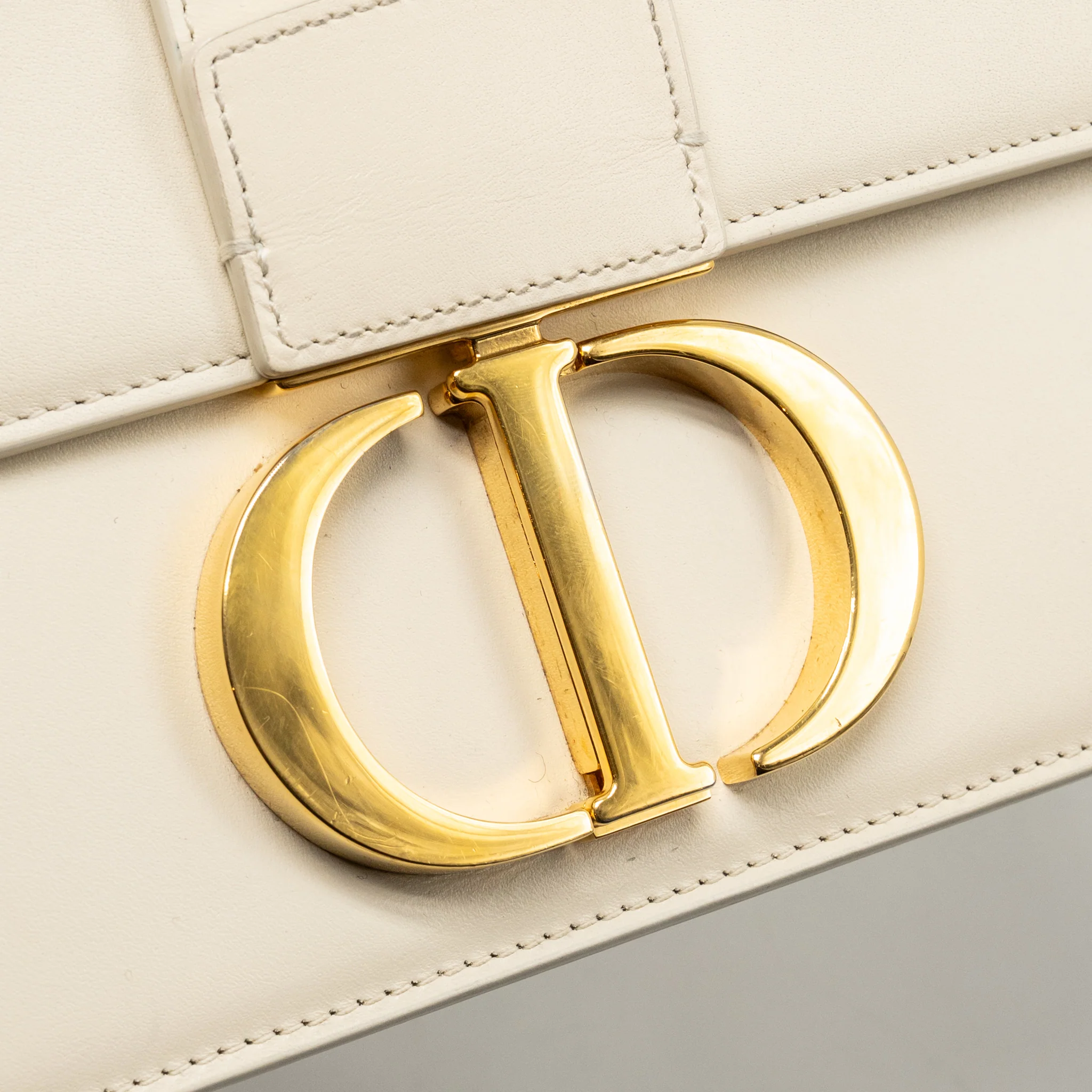 Dior Medium Montaigne 30 Bag Calfskin WhIte GHW - Image 12