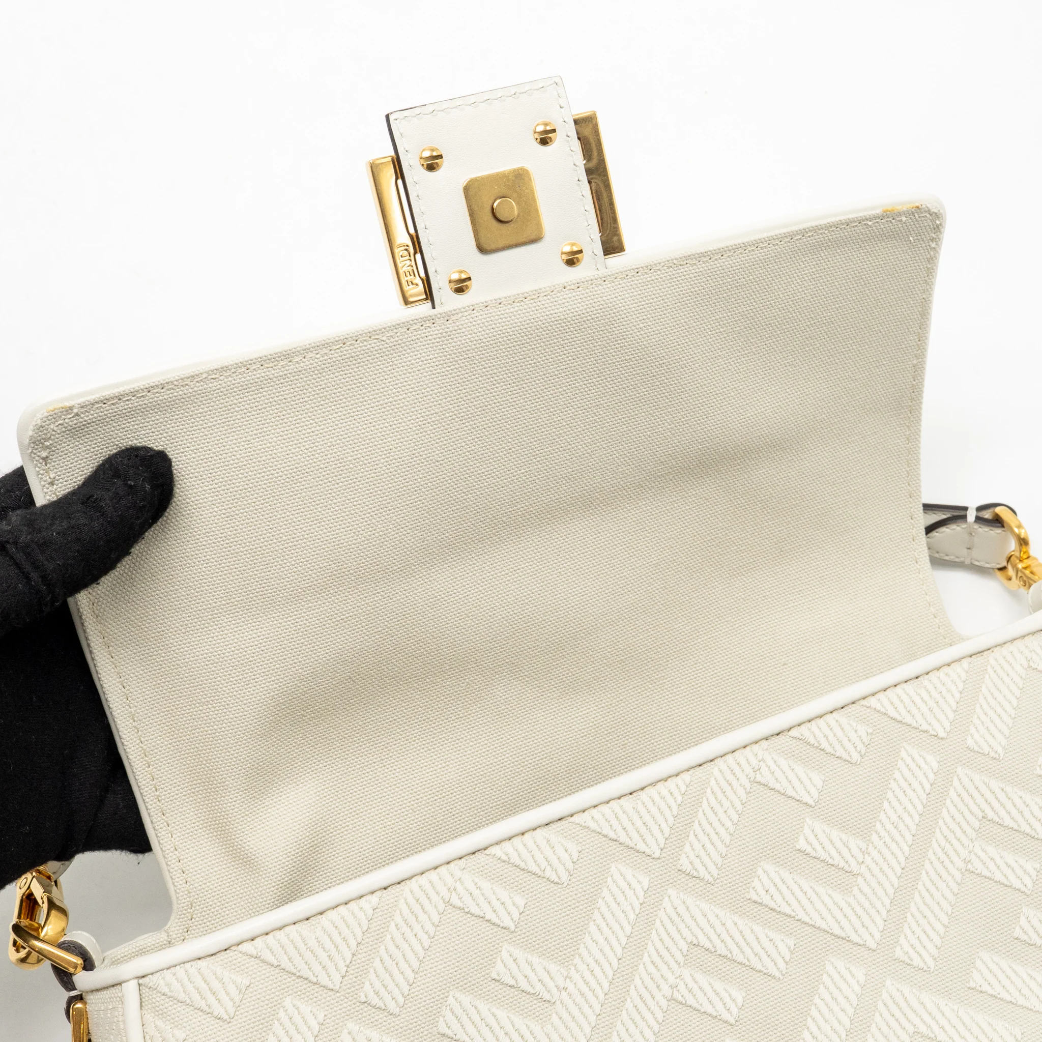 Fendi Baguette bag fabric white GHW - Image 15