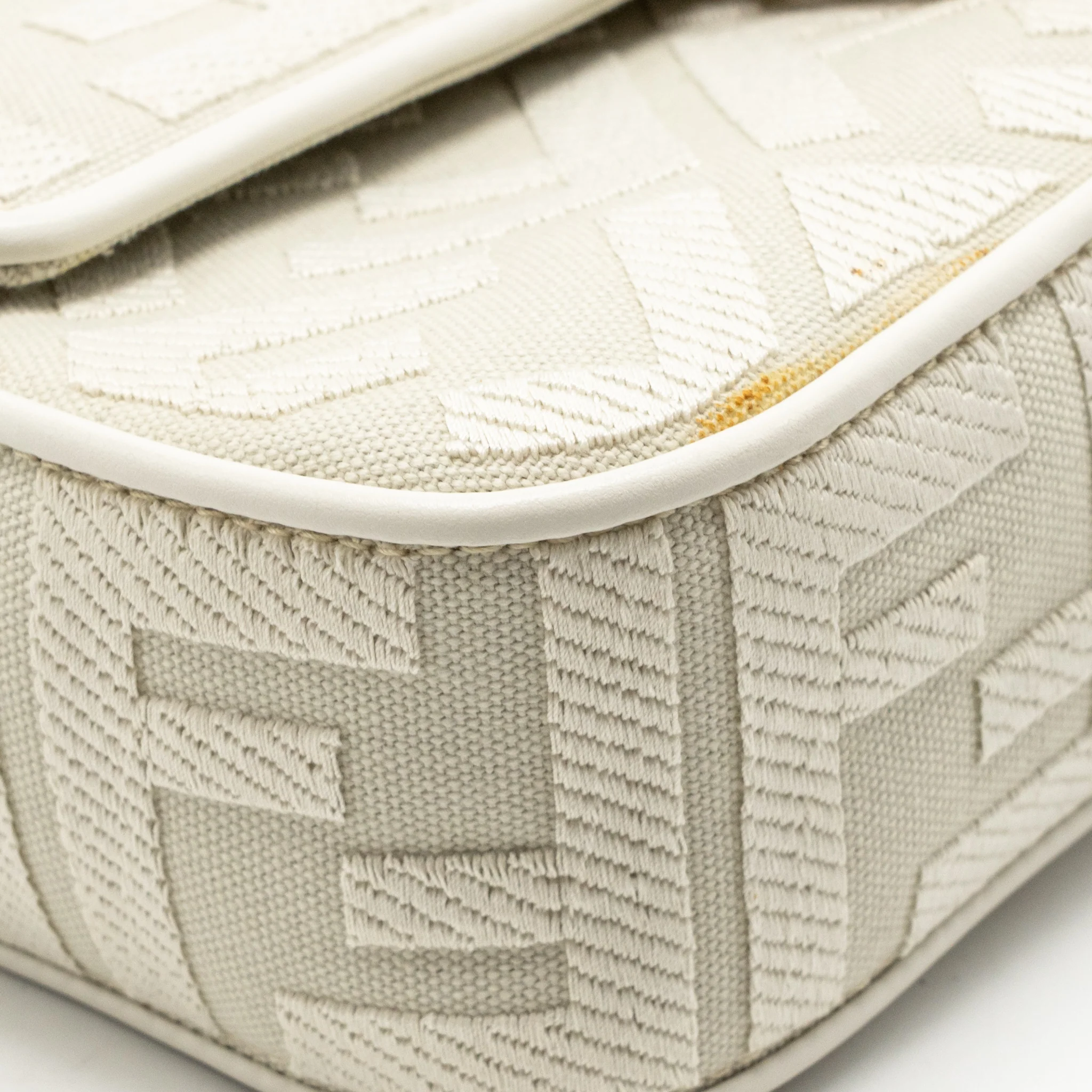 Fendi Baguette bag fabric white GHW - Image 7