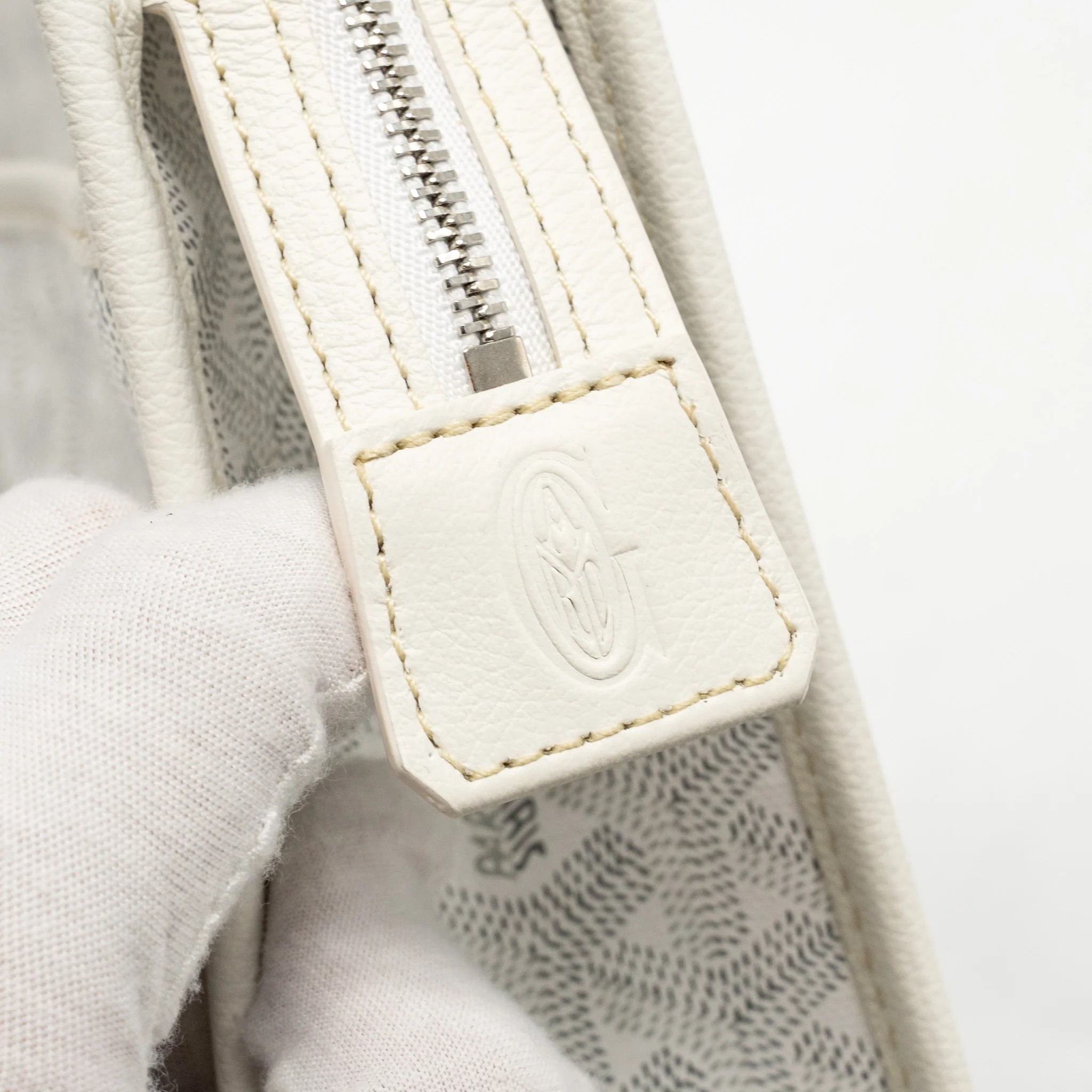 Goyard Jouvence MM Toiletry Bag Goyardine Canvas White SHW - Image 12