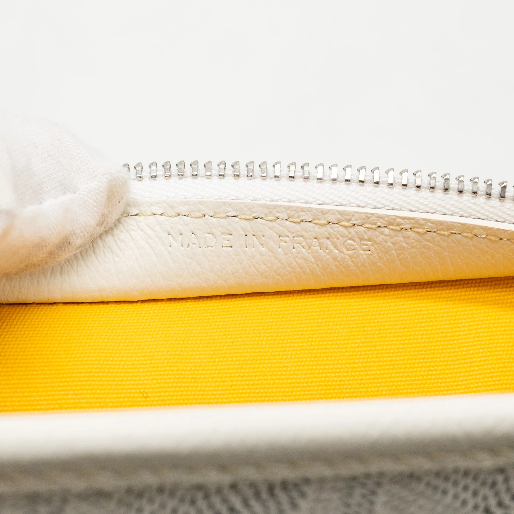 Goyard Jouvence MM Toiletry Bag Goyardine Canvas White SHW - Image 14