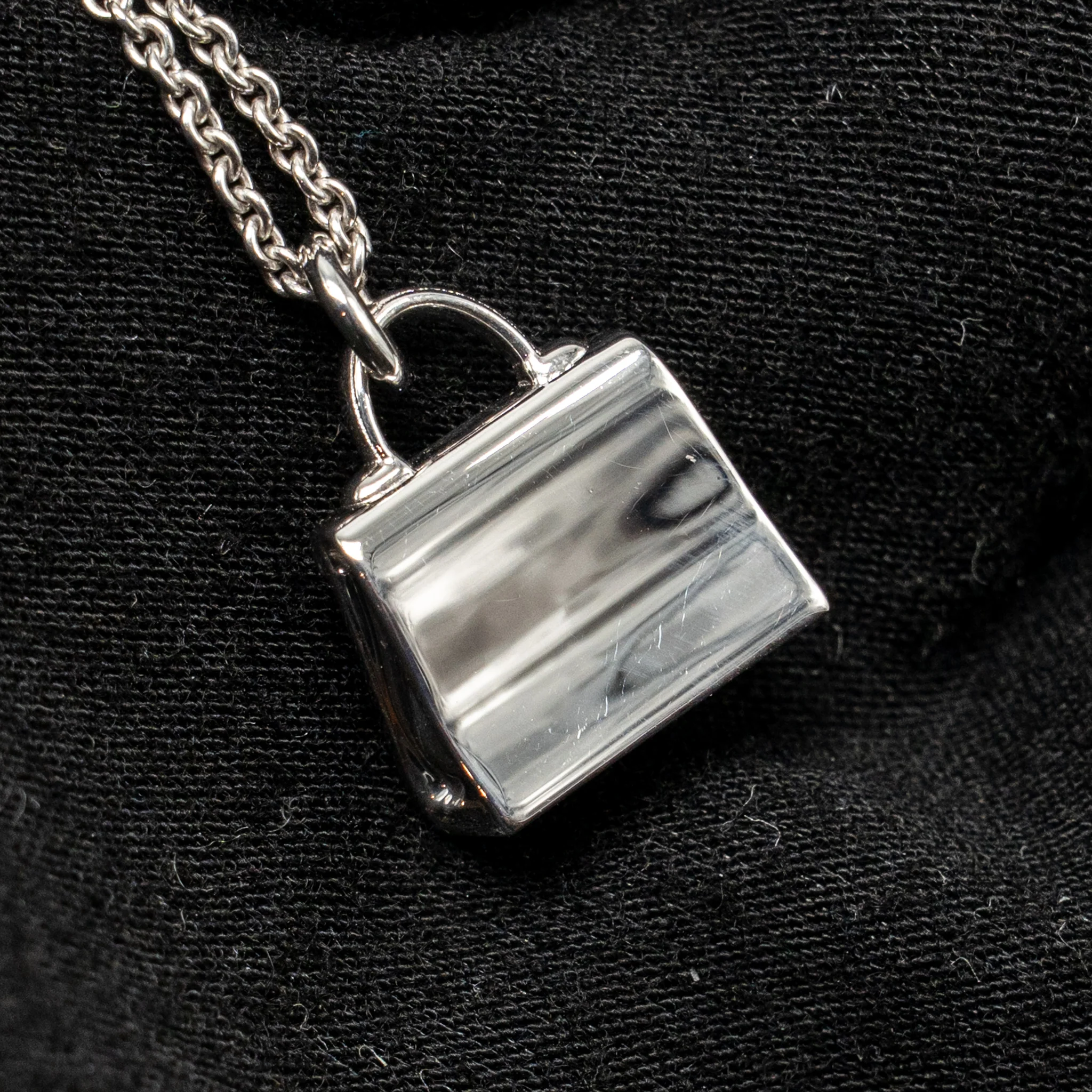 Hermes Amulette Kelly Pendant White Gold Diamonds - Image 5