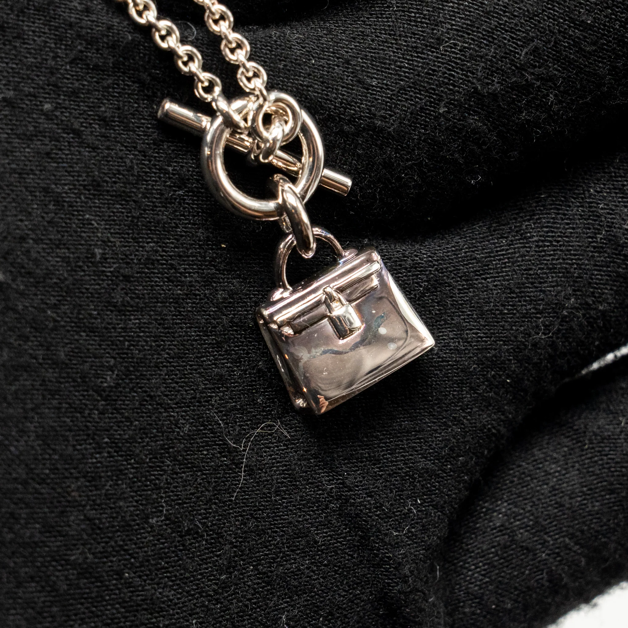 Hermes Amulettes Kelly Pendant sterling silver - Image 4