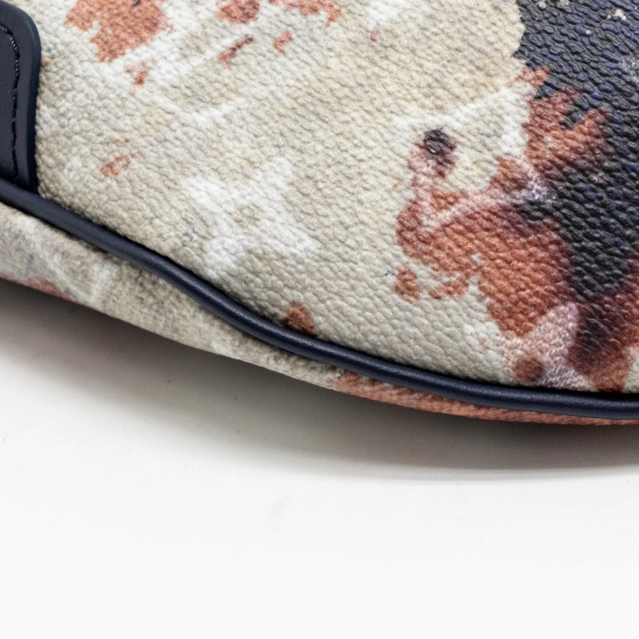 Louis Vuitton Discovery Bumbag PM Monogram Navy / Multicolour GHW - Image 7