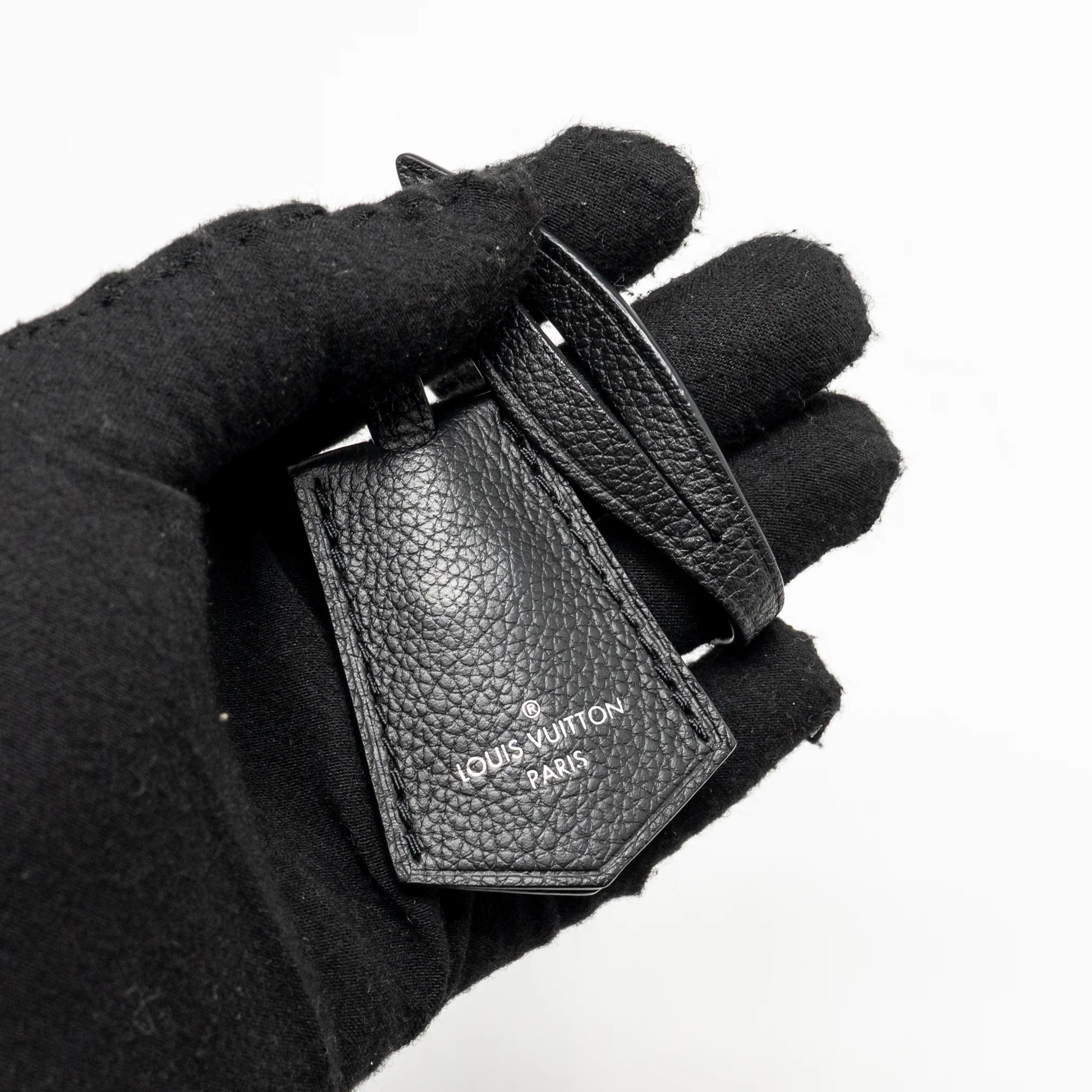 Louis Vuitton Lockme Ever MM Grained Calfskin Black SHW - Image 18