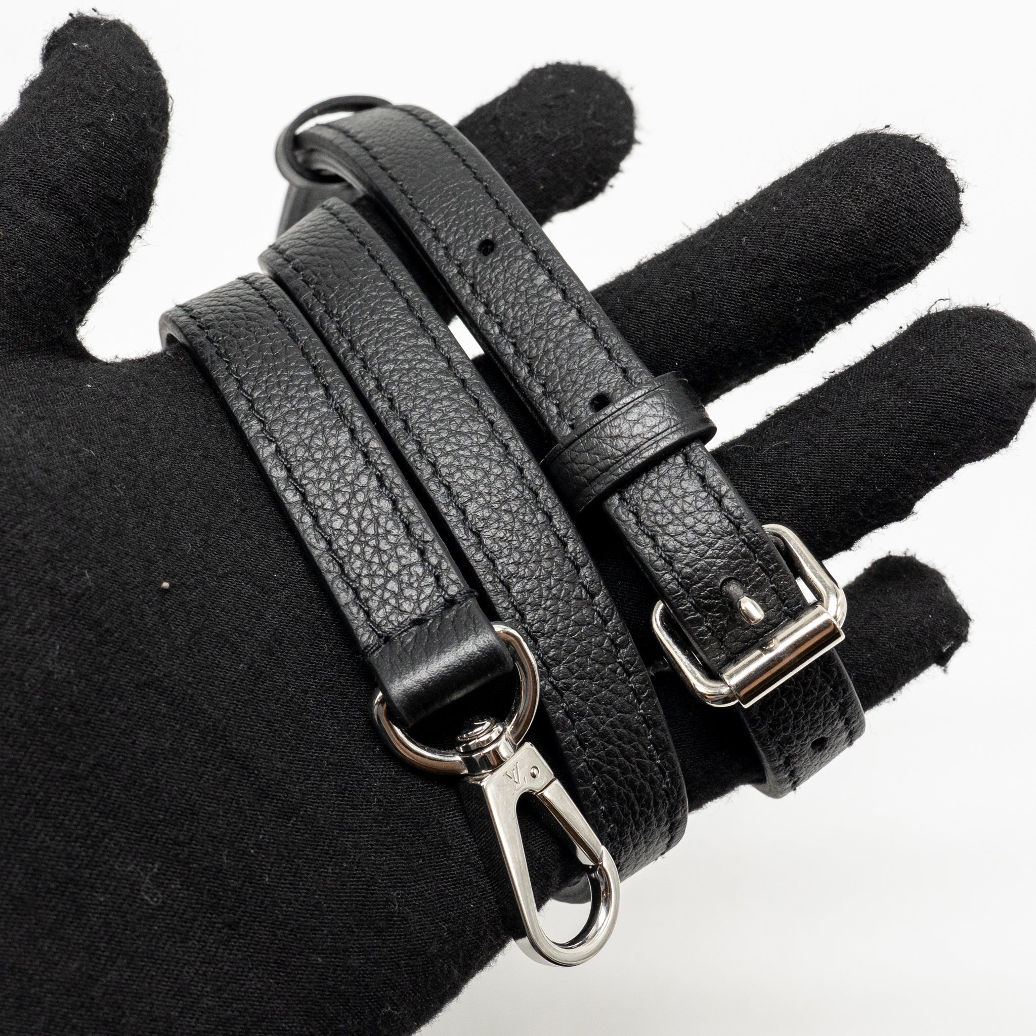 Louis Vuitton Lockme Ever MM Grained Calfskin Black SHW - Image 19