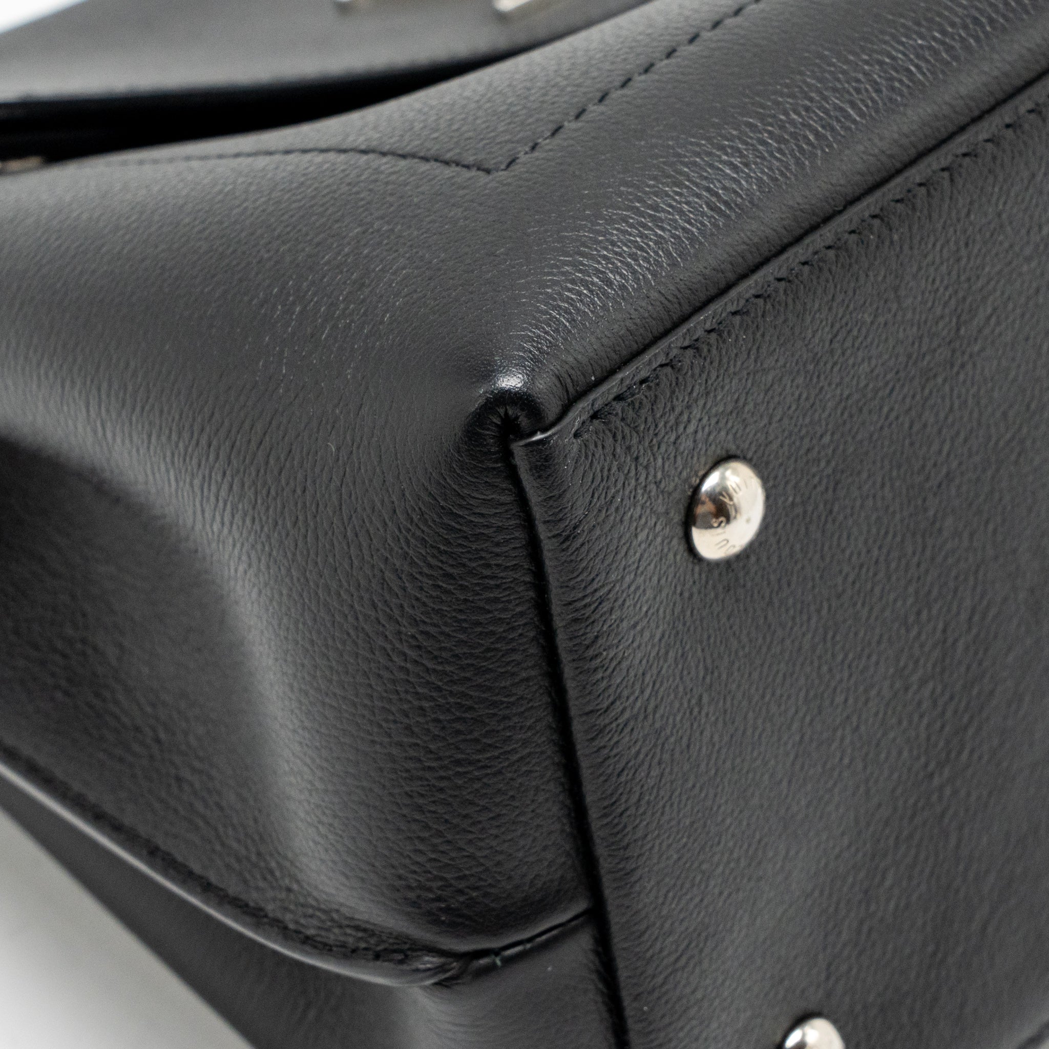 Louis Vuitton Lockme Ever MM Grained Calfskin Black SHW - Image 7