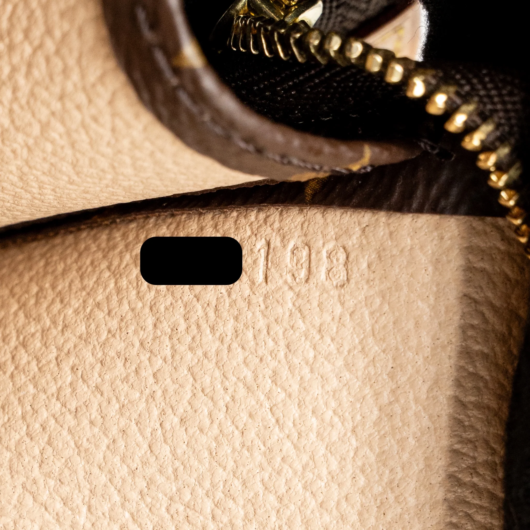 Louis Vuitton toiletry pochette 26 monogram canvas GHW - Image 13