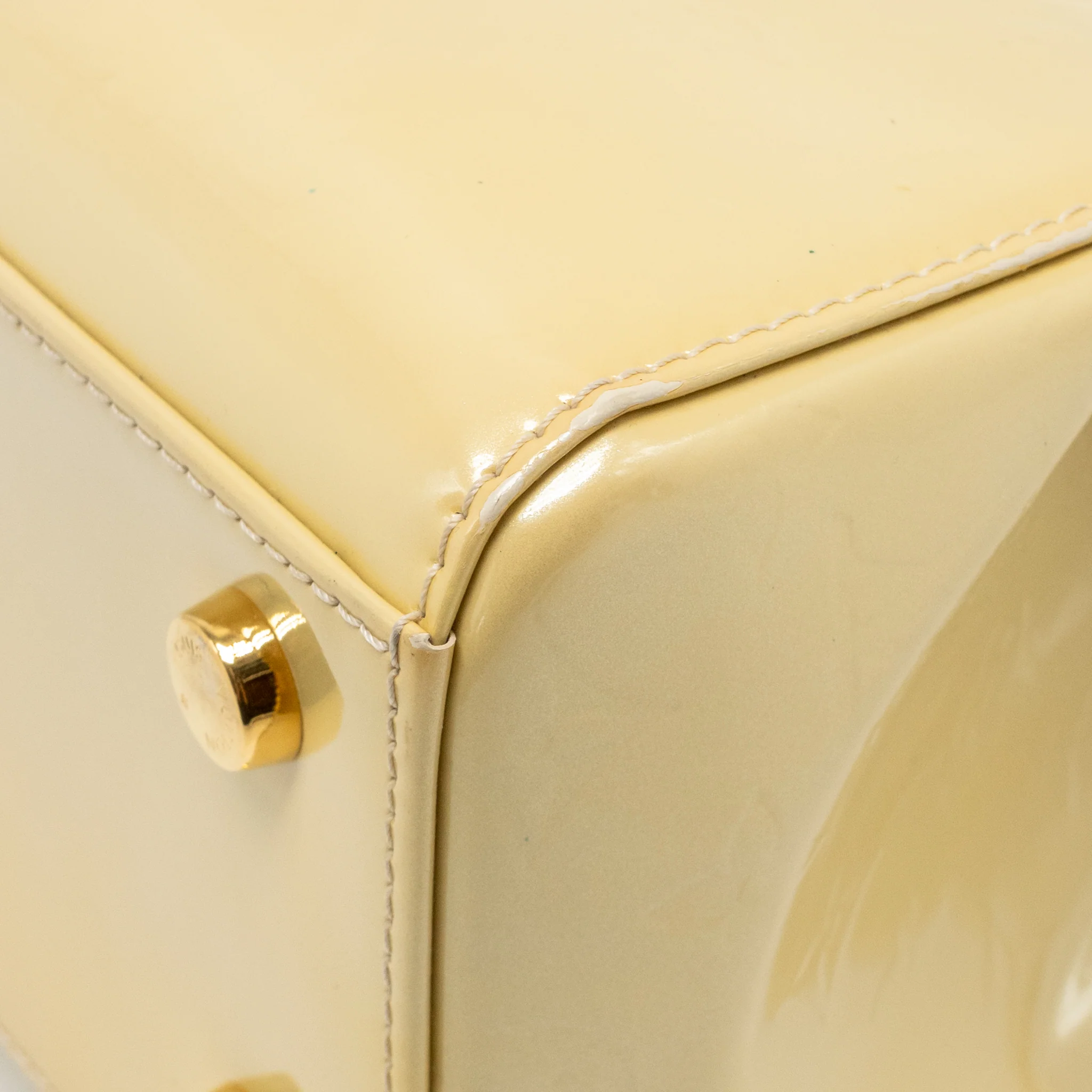 Louis Vuitton Vernis Brea MM Patent Monogram Light Beige GHW - Image 10