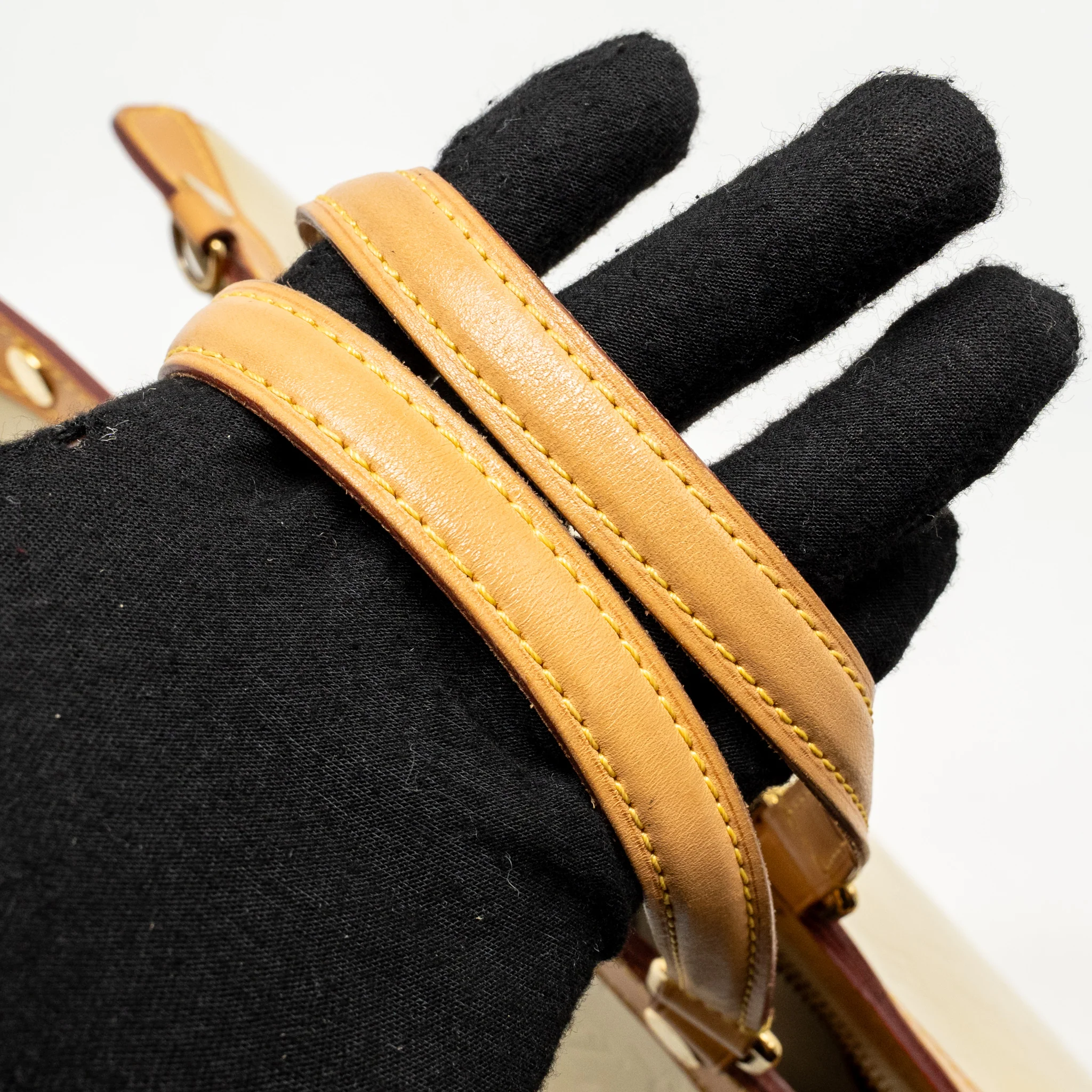 Louis Vuitton Vernis Brea MM Patent Monogram Light Beige GHW - Image 11