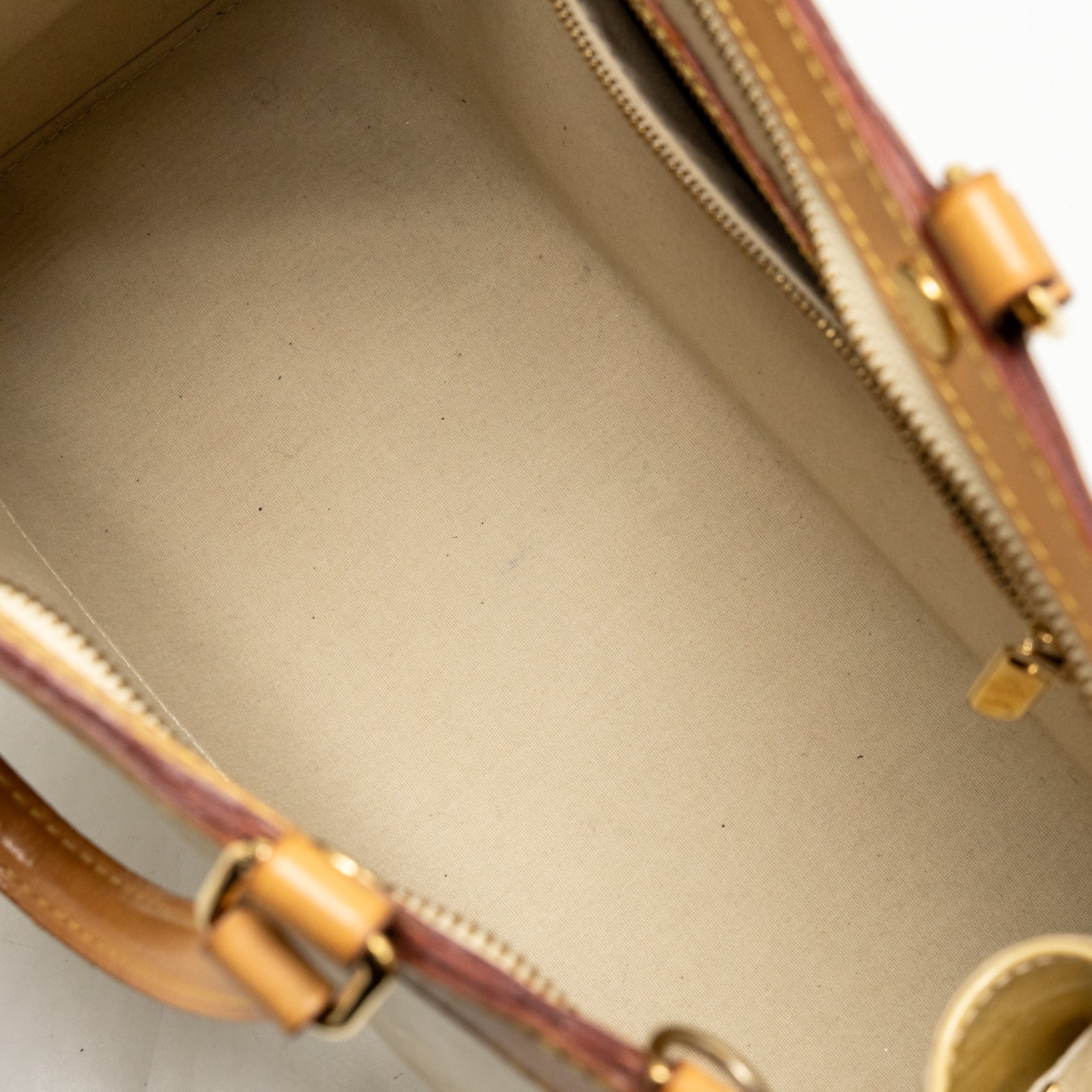 Louis Vuitton Vernis Brea MM Patent Monogram Light Beige GHW - Image 12