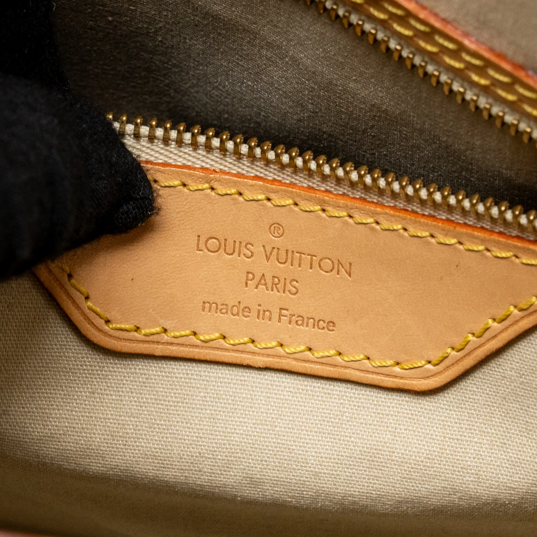 Louis Vuitton Vernis Brea MM Patent Monogram Light Beige GHW - Image 13