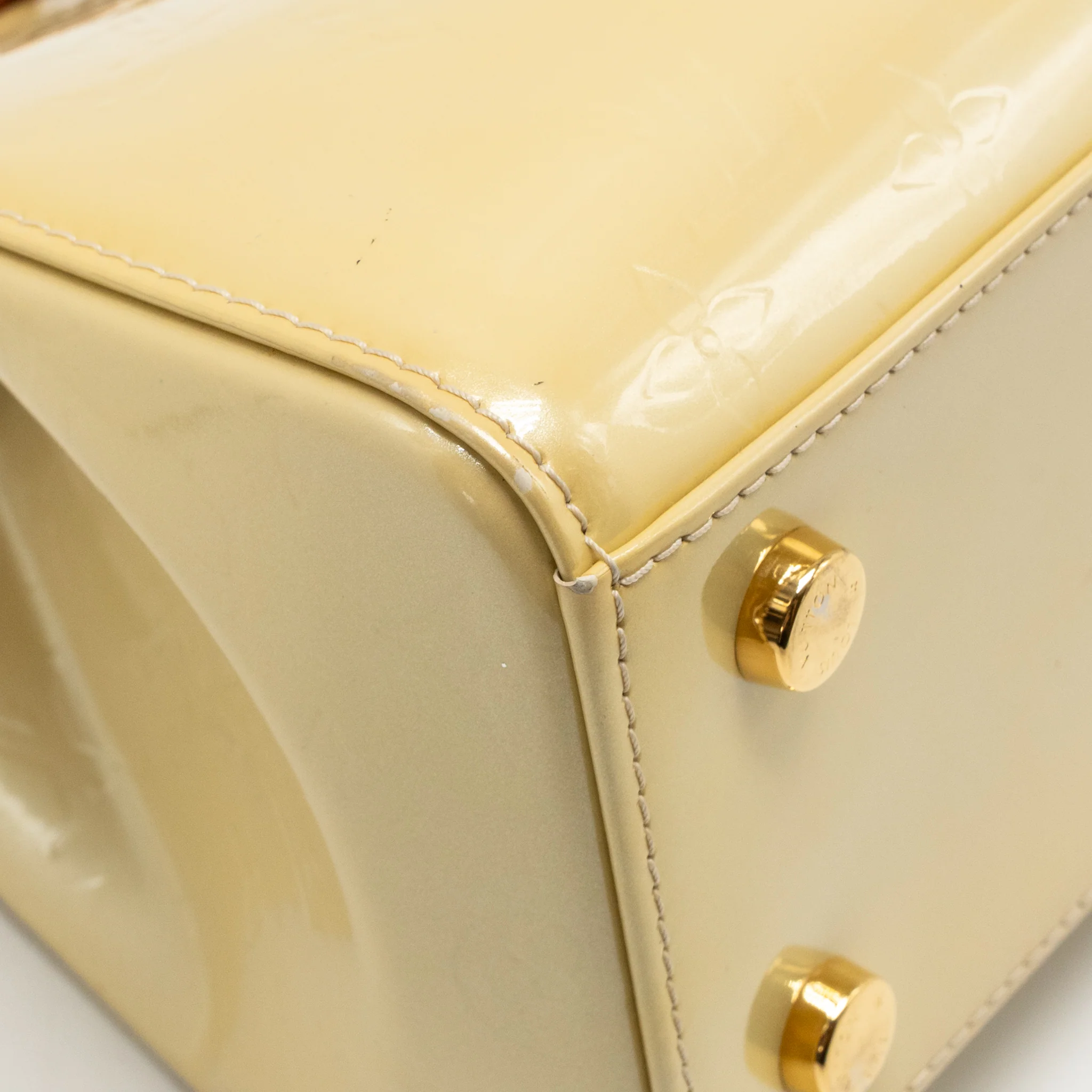Louis Vuitton Vernis Brea MM Patent Monogram Light Beige GHW - Image 7