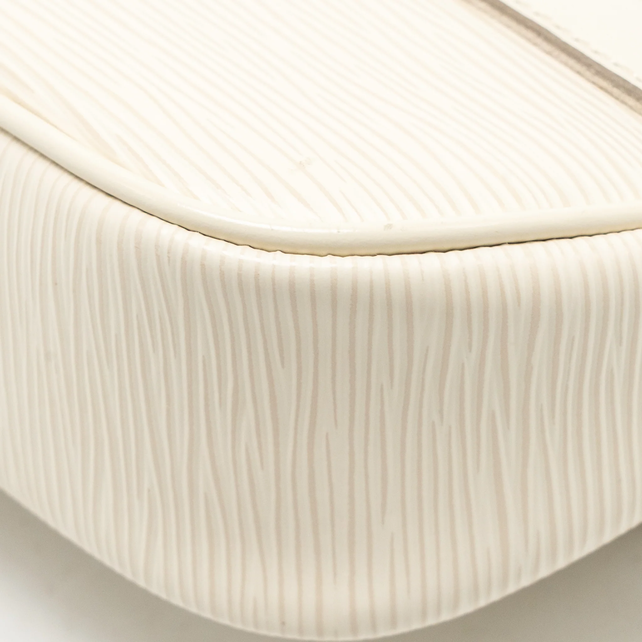 Louis Vuitton Montaigne Pochette EPI Leather Ivory SHW - Image 10