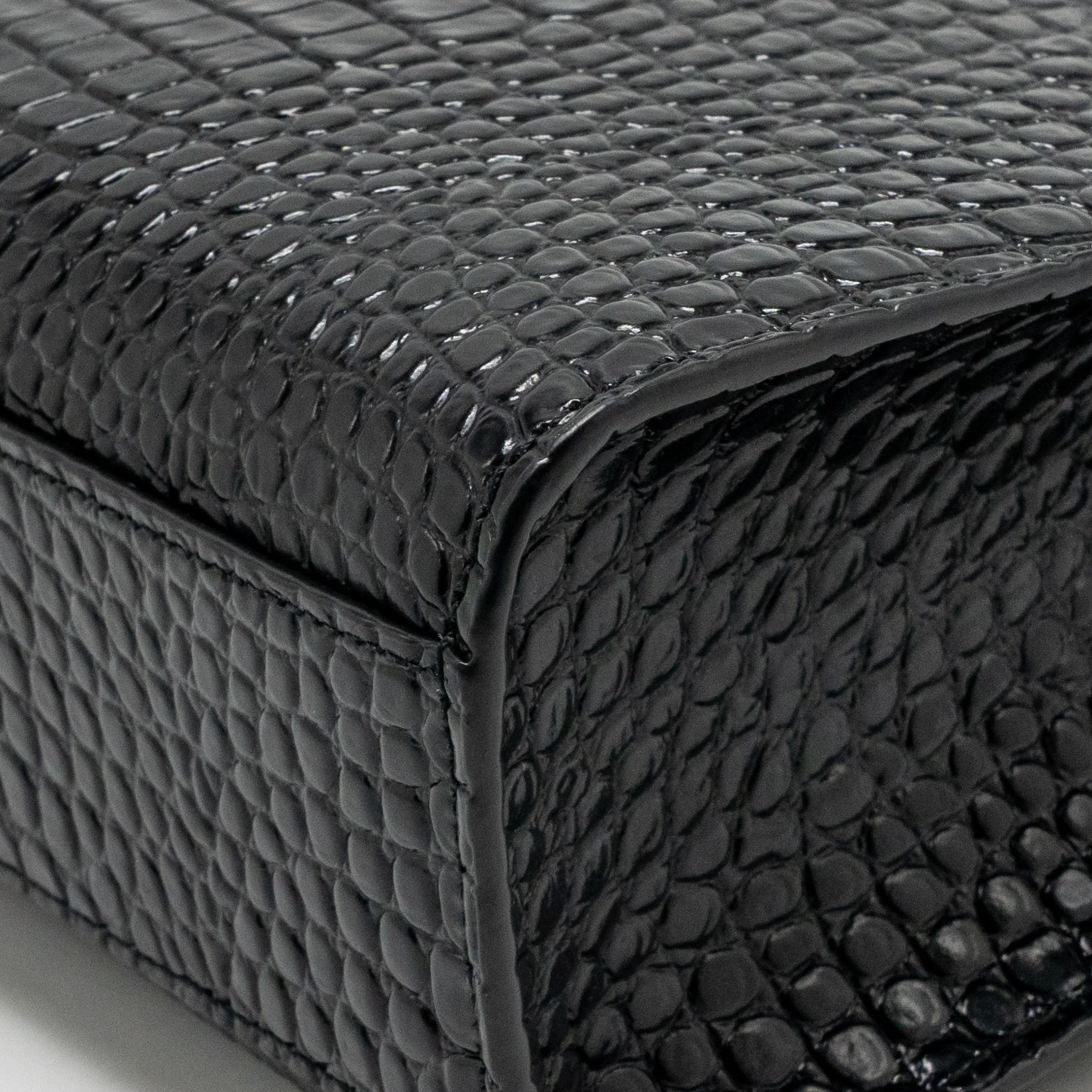 Saint laurent/YSL Medium Manhattan Shoulder Bag Croc-embossed calfskin Black GHW - Image 10