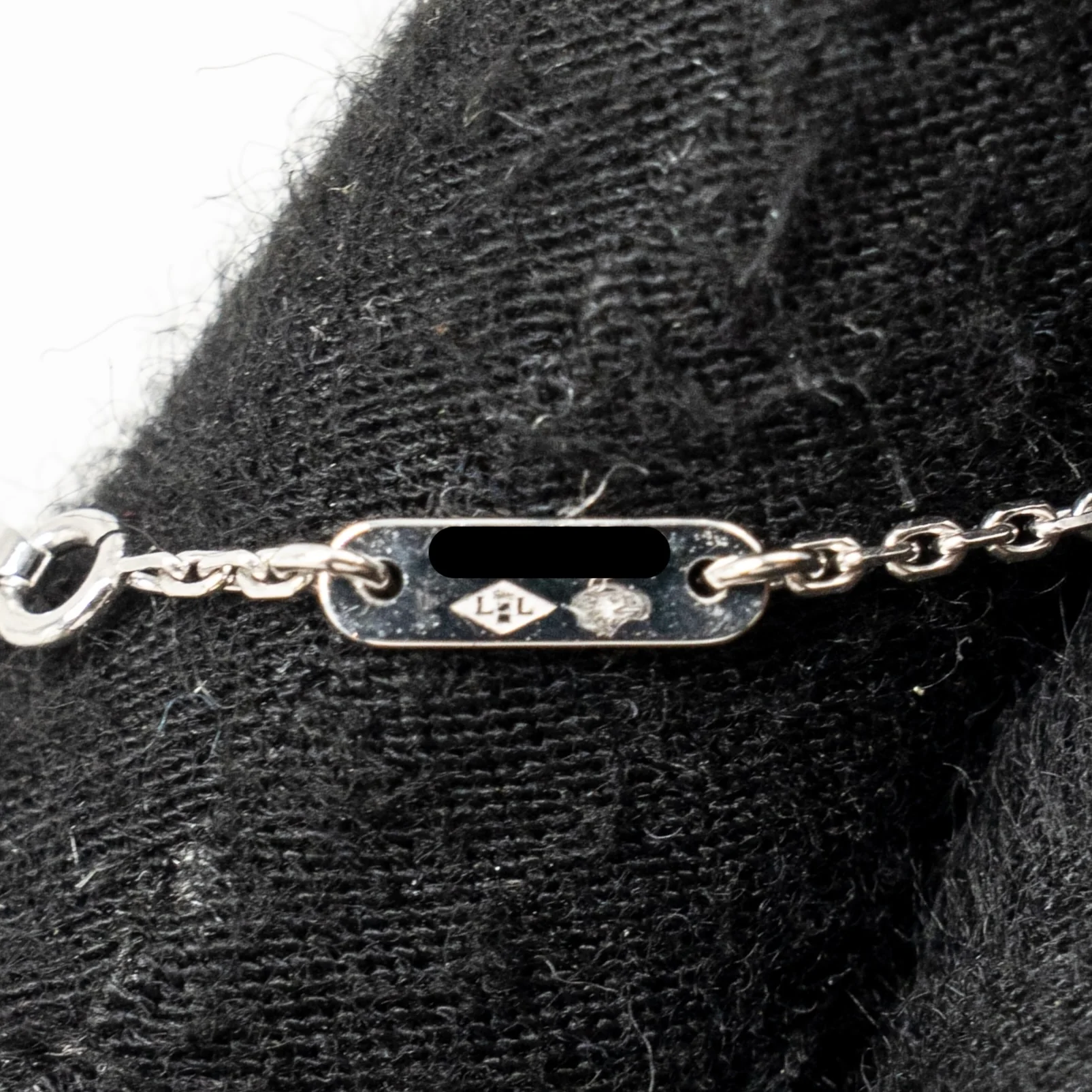Van Cleef & Arpels Sweet Alhambra Bracelet White Gold with Diamonds - Image 4